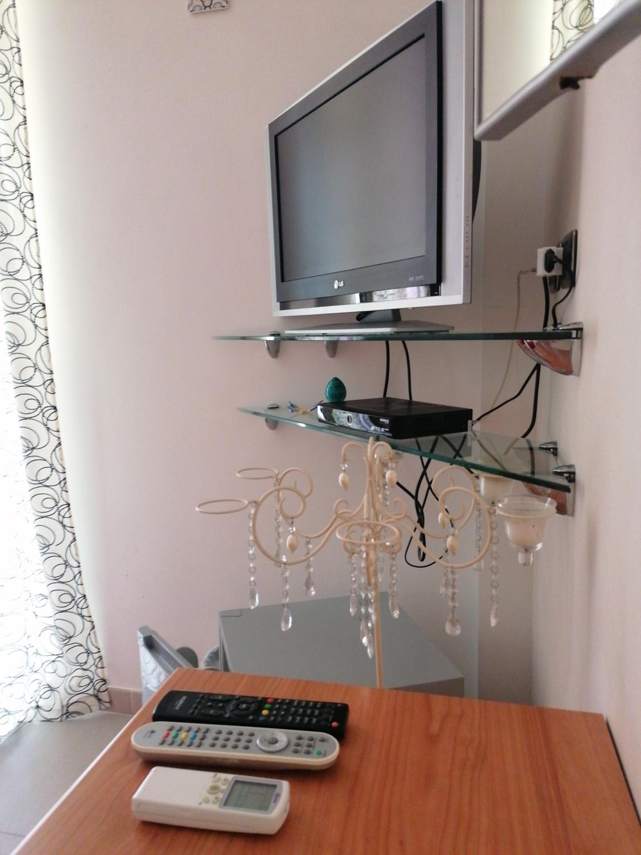 Double Room with Private Bathroom - Photo 17