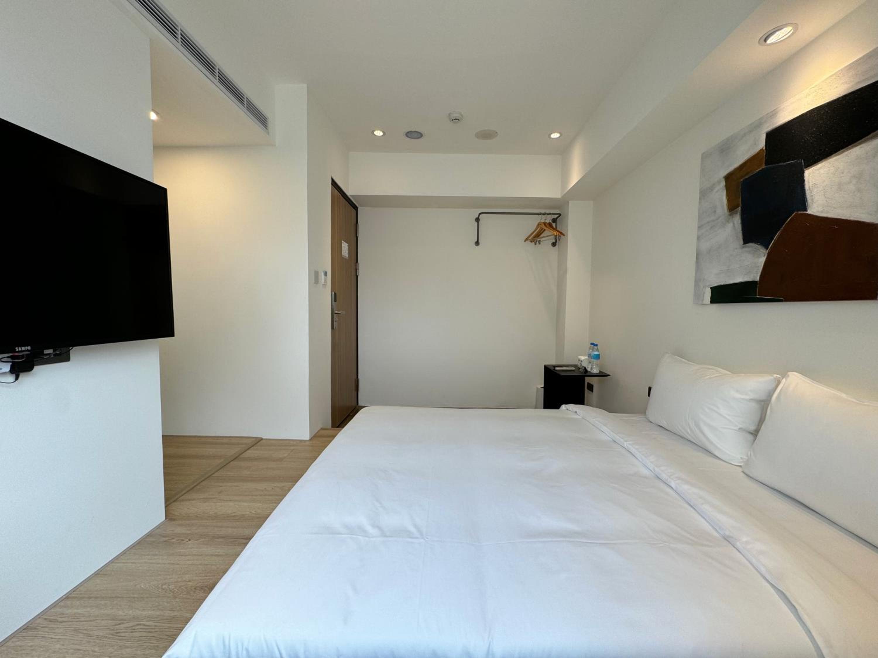 Standard Double Room - Photo 11