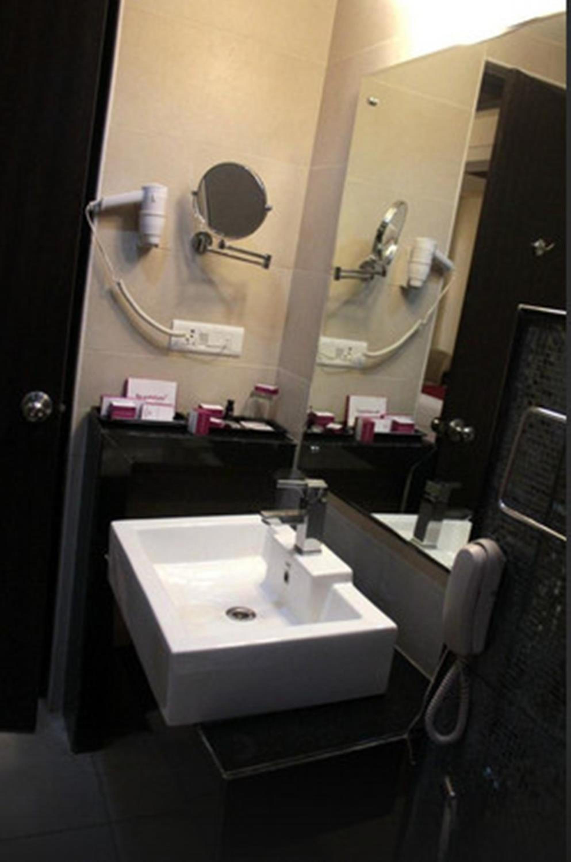 Deluxe Twin Room - Photo 3