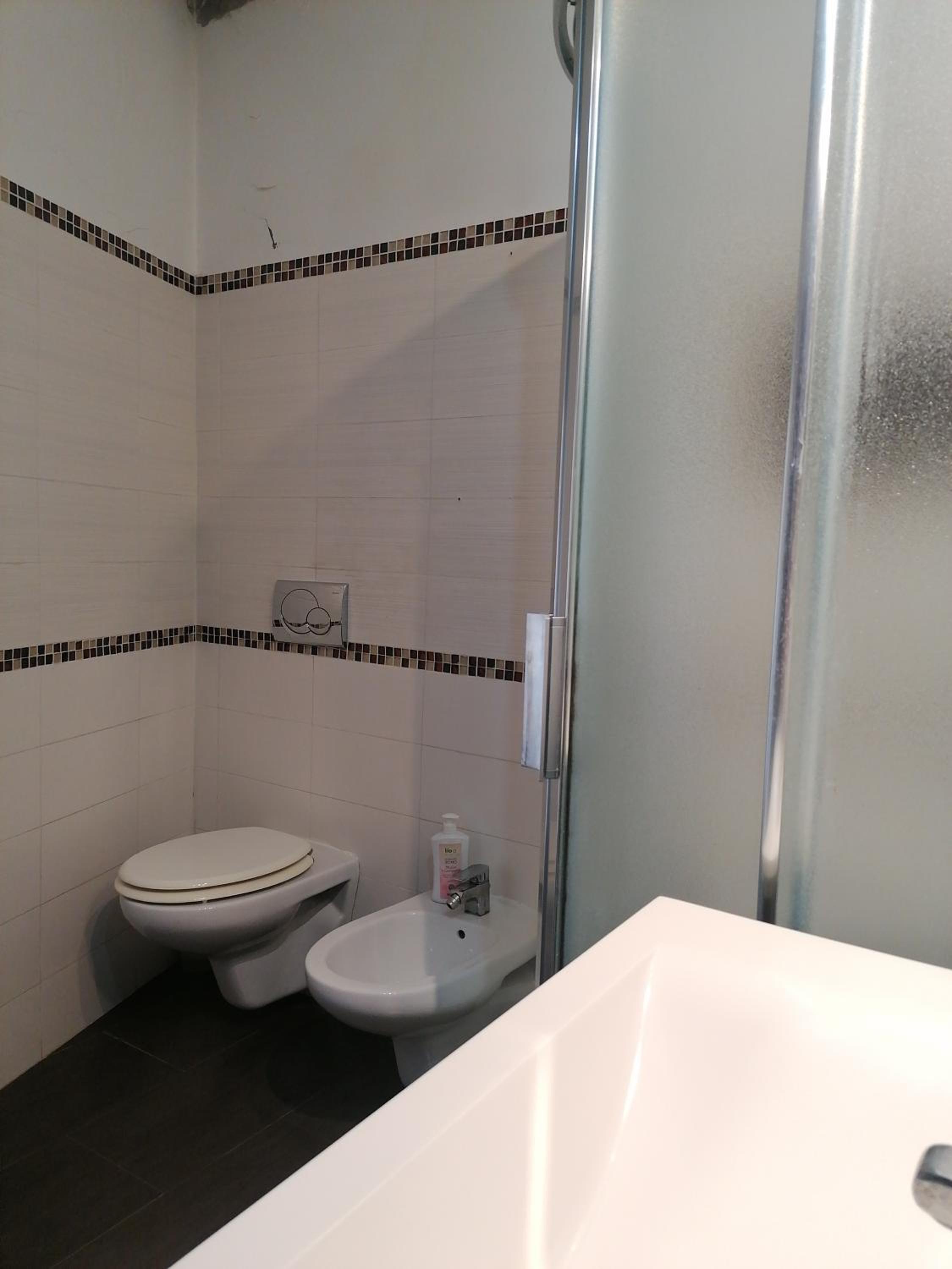 Double Room with Private Bathroom - Photo 13