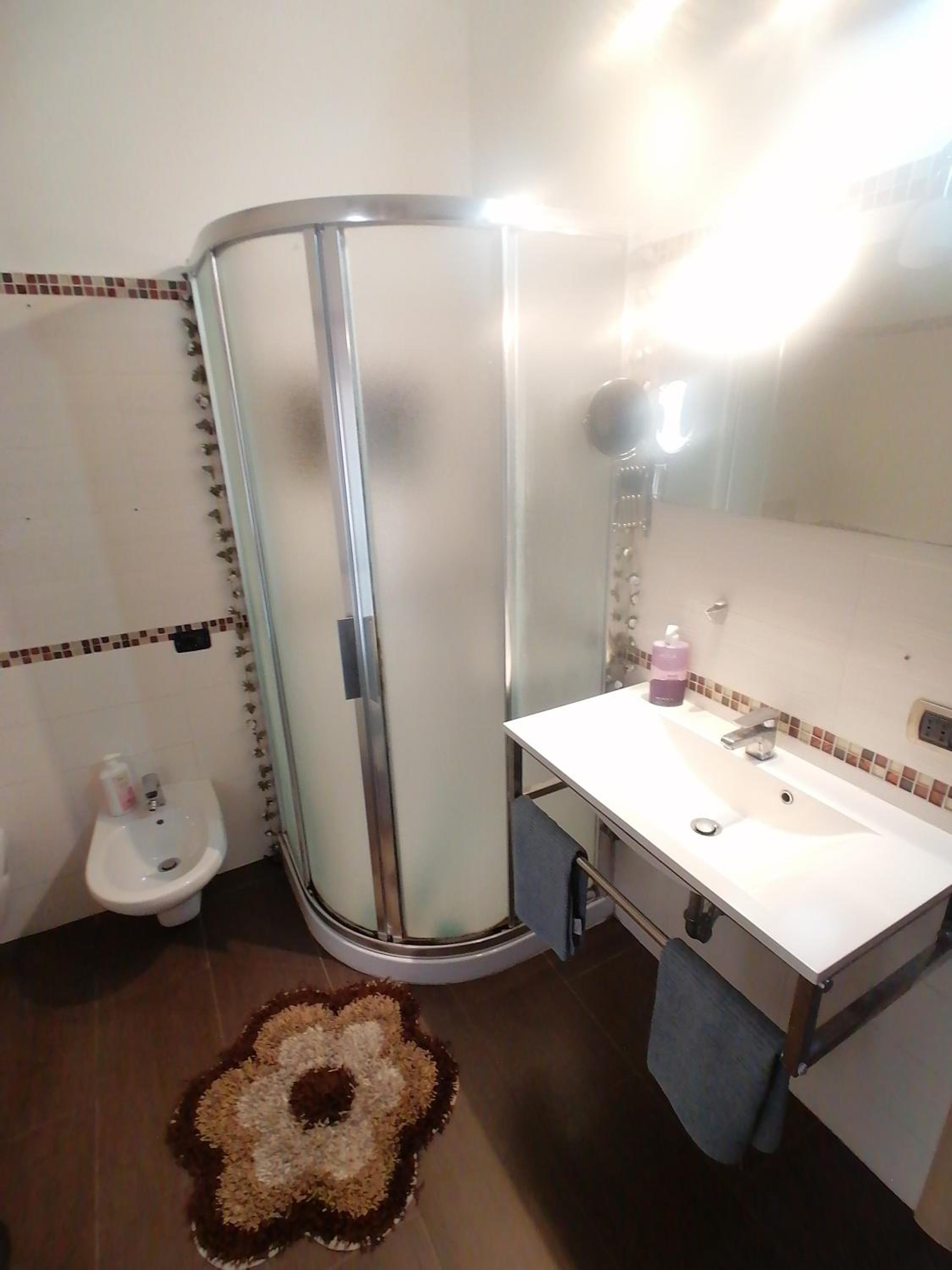 Double Room with Private Bathroom - Photo 12