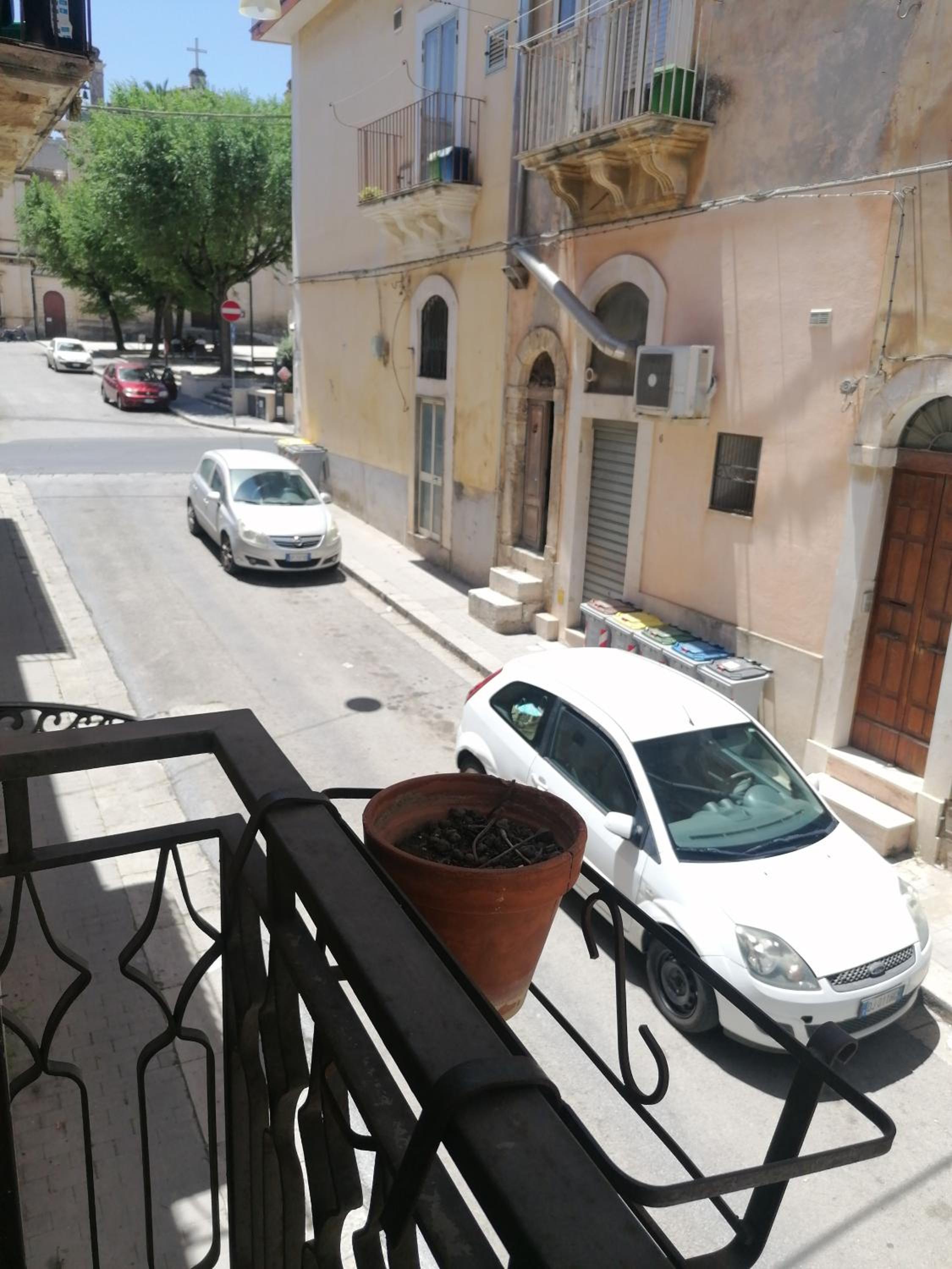 Double Room with Private Bathroom - Photo 8