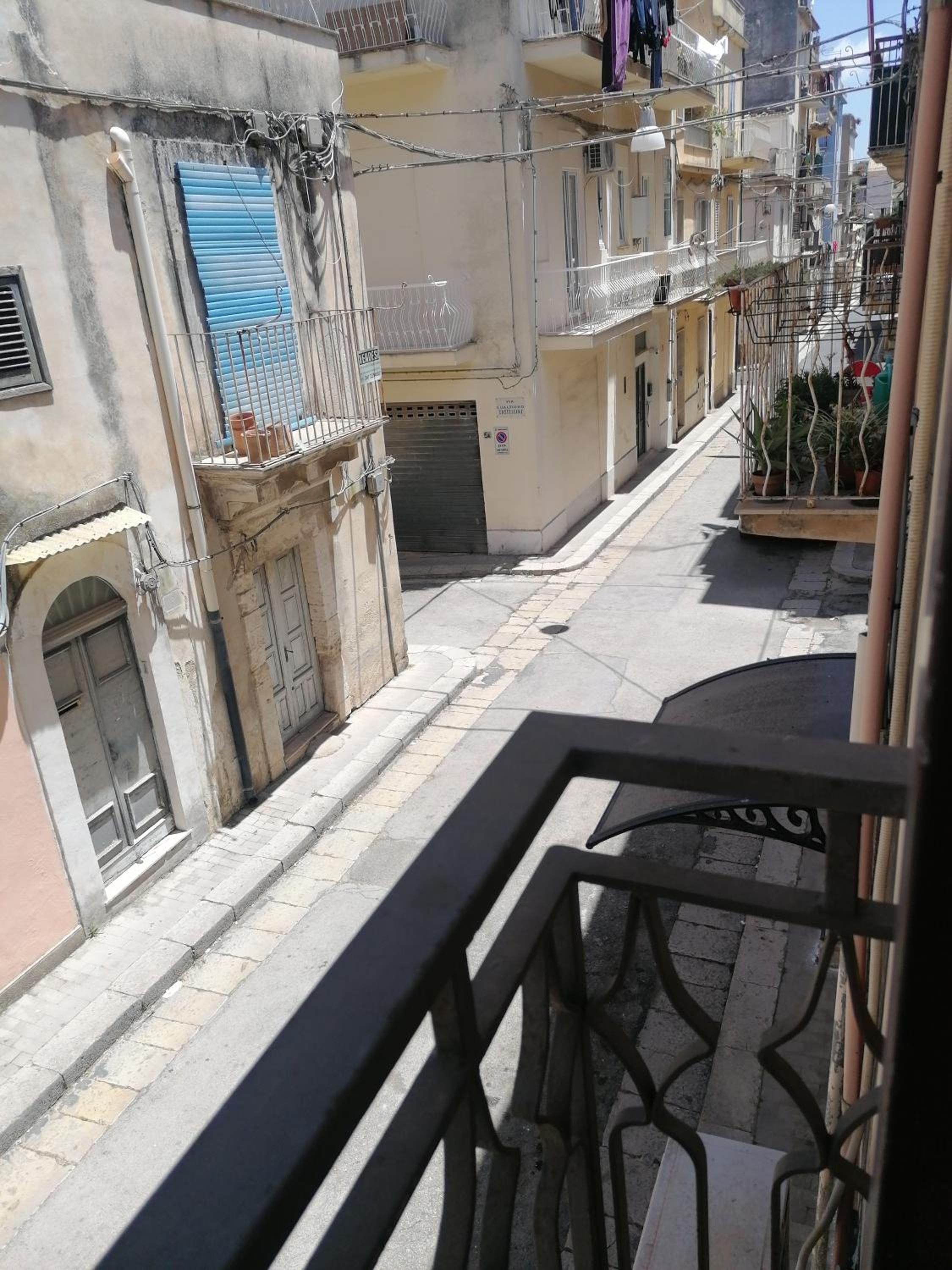 Double Room with Private Bathroom - Photo 6