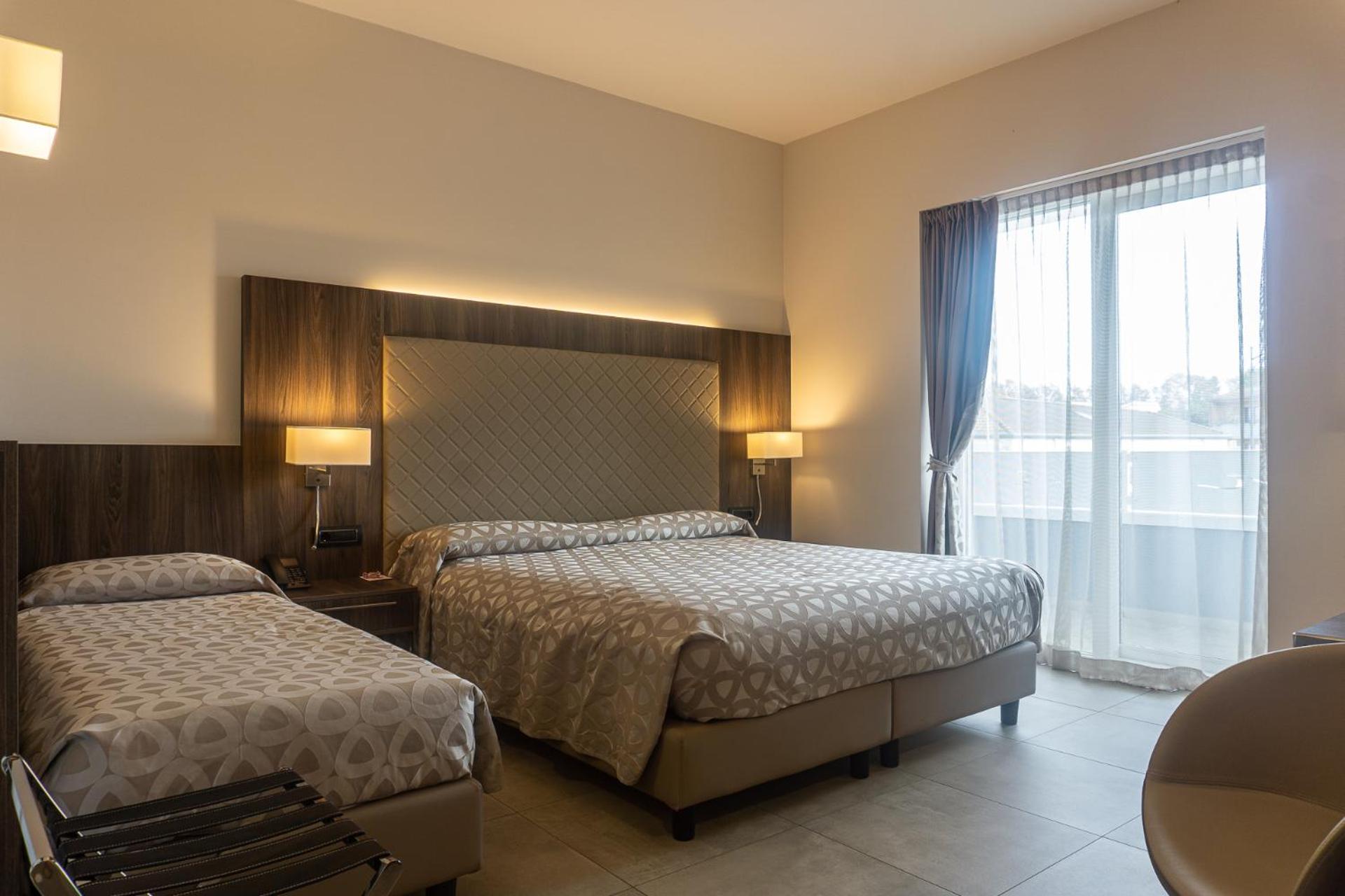 Deluxe Triple Room - Photo 29