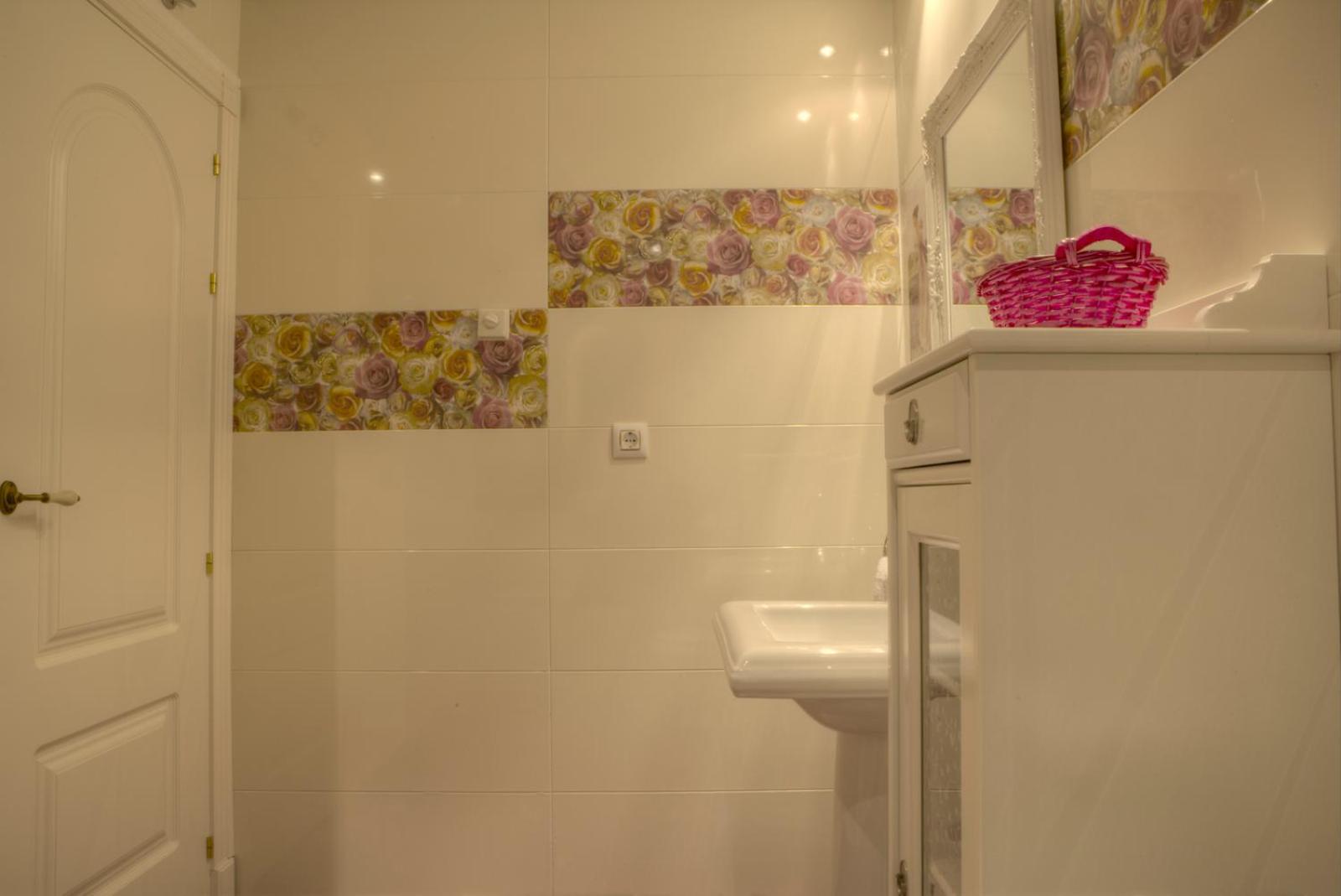 One-Bedroom Apartment (3 Adults) - Photo 2