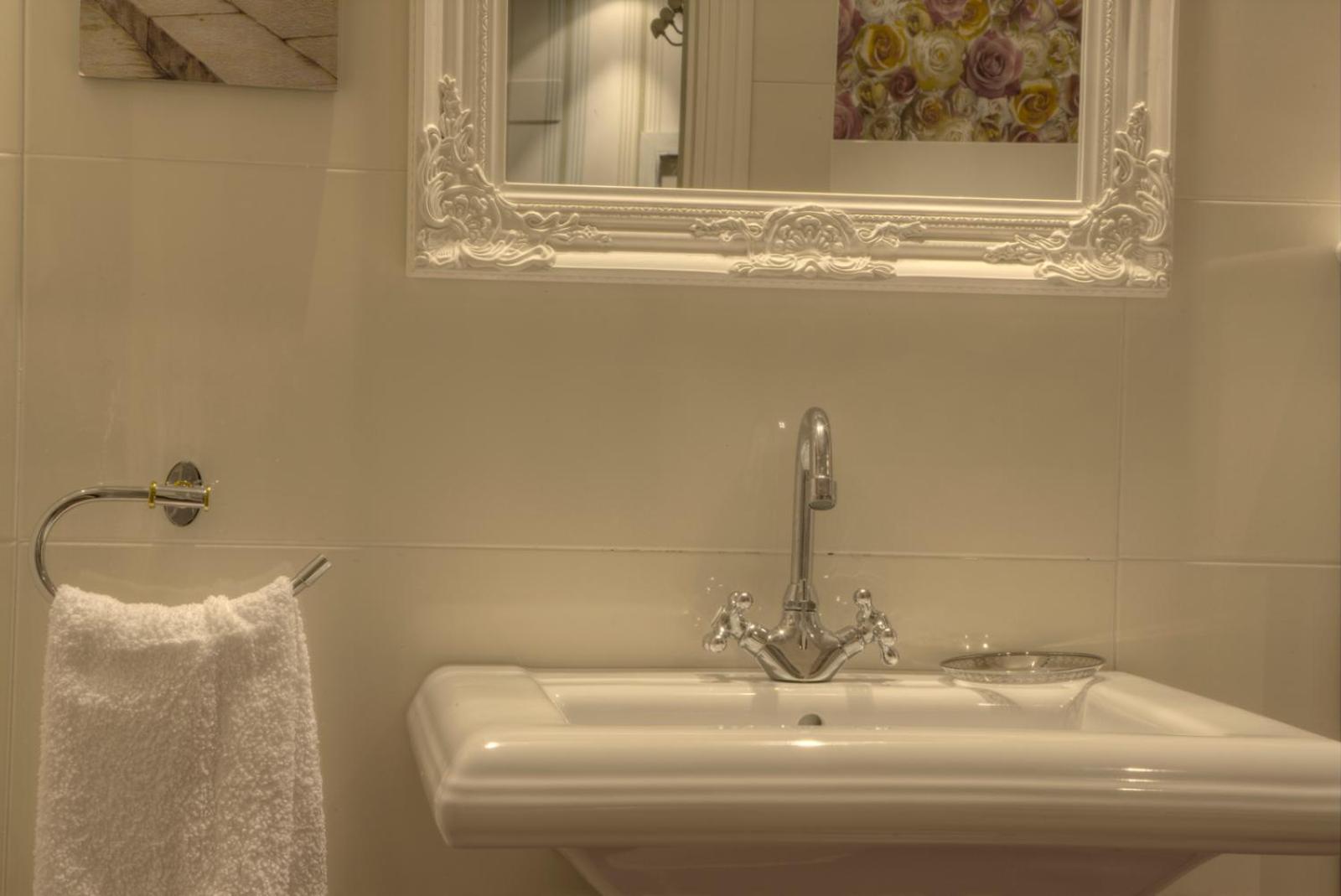 One-Bedroom Apartment (3 Adults) - Photo 5