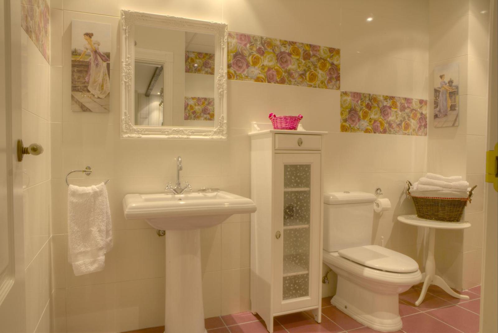 One-Bedroom Apartment (3 Adults) - Photo 19