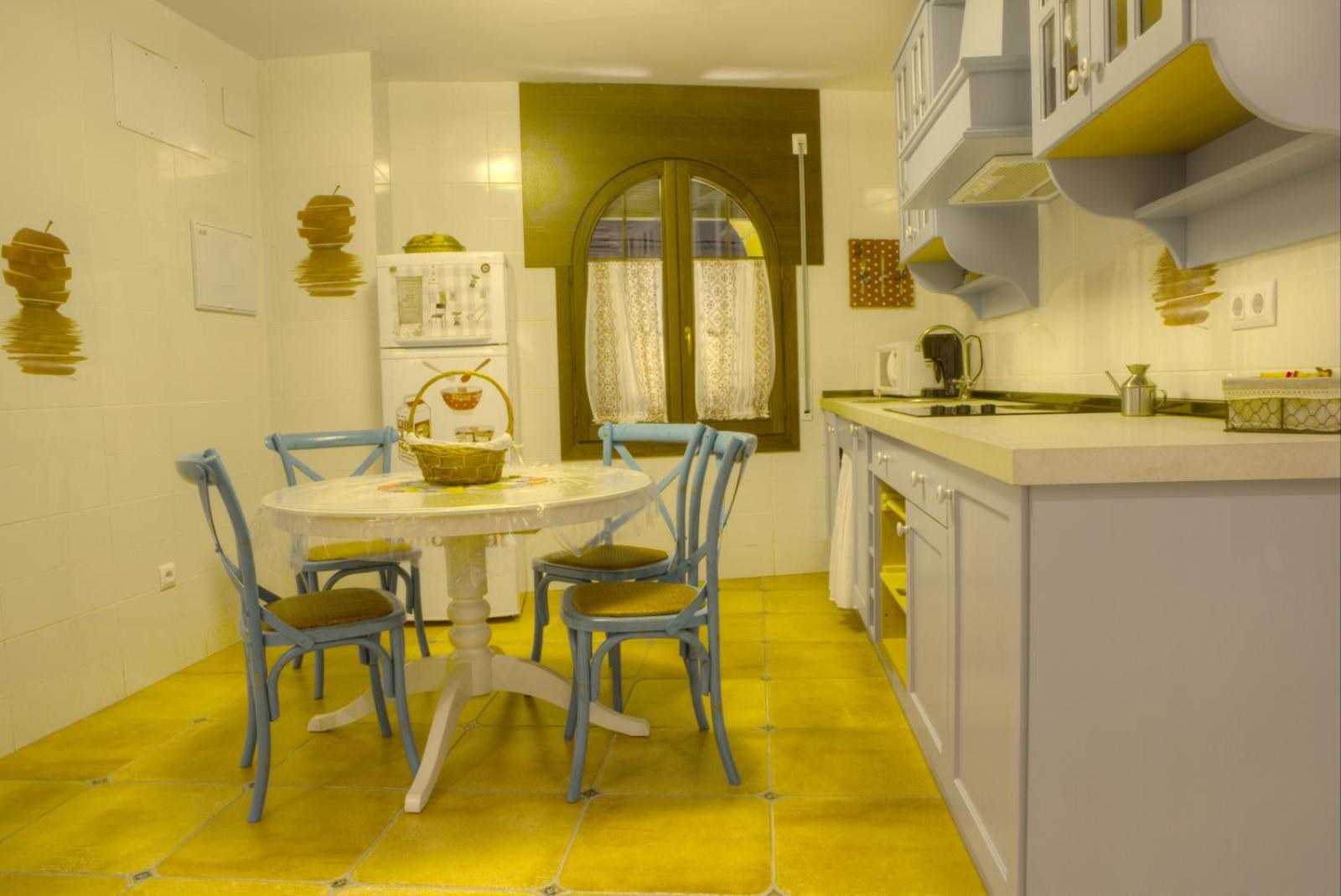 One-Bedroom Apartment (3 Adults) - Photo 24