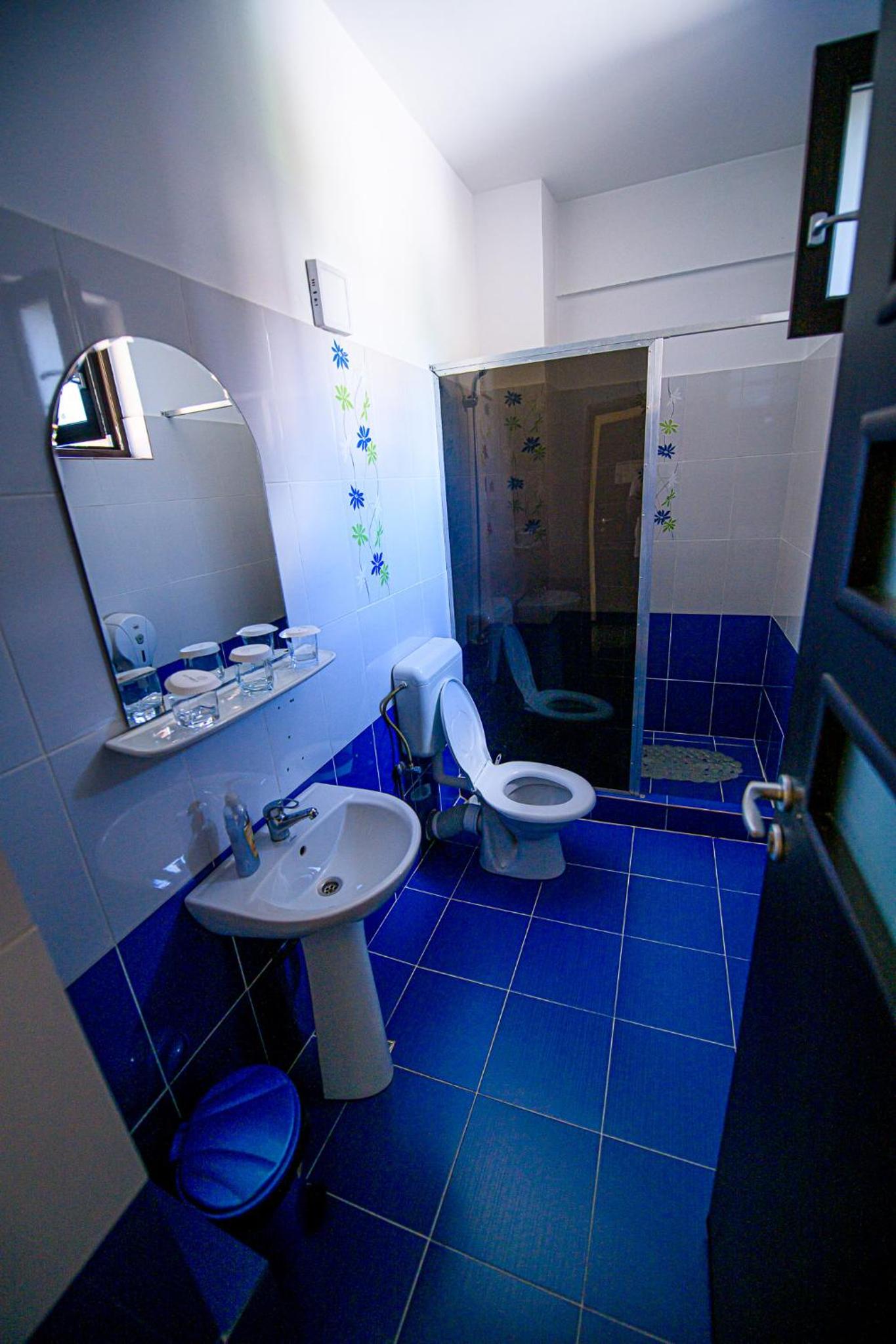 Double or Twin Room - Photo 8