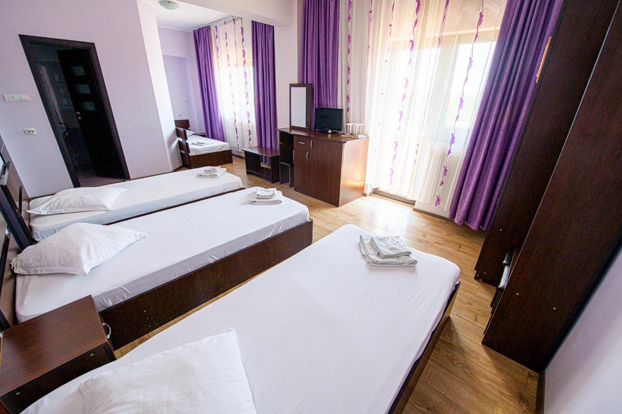 Double or Twin Room - Photo 10