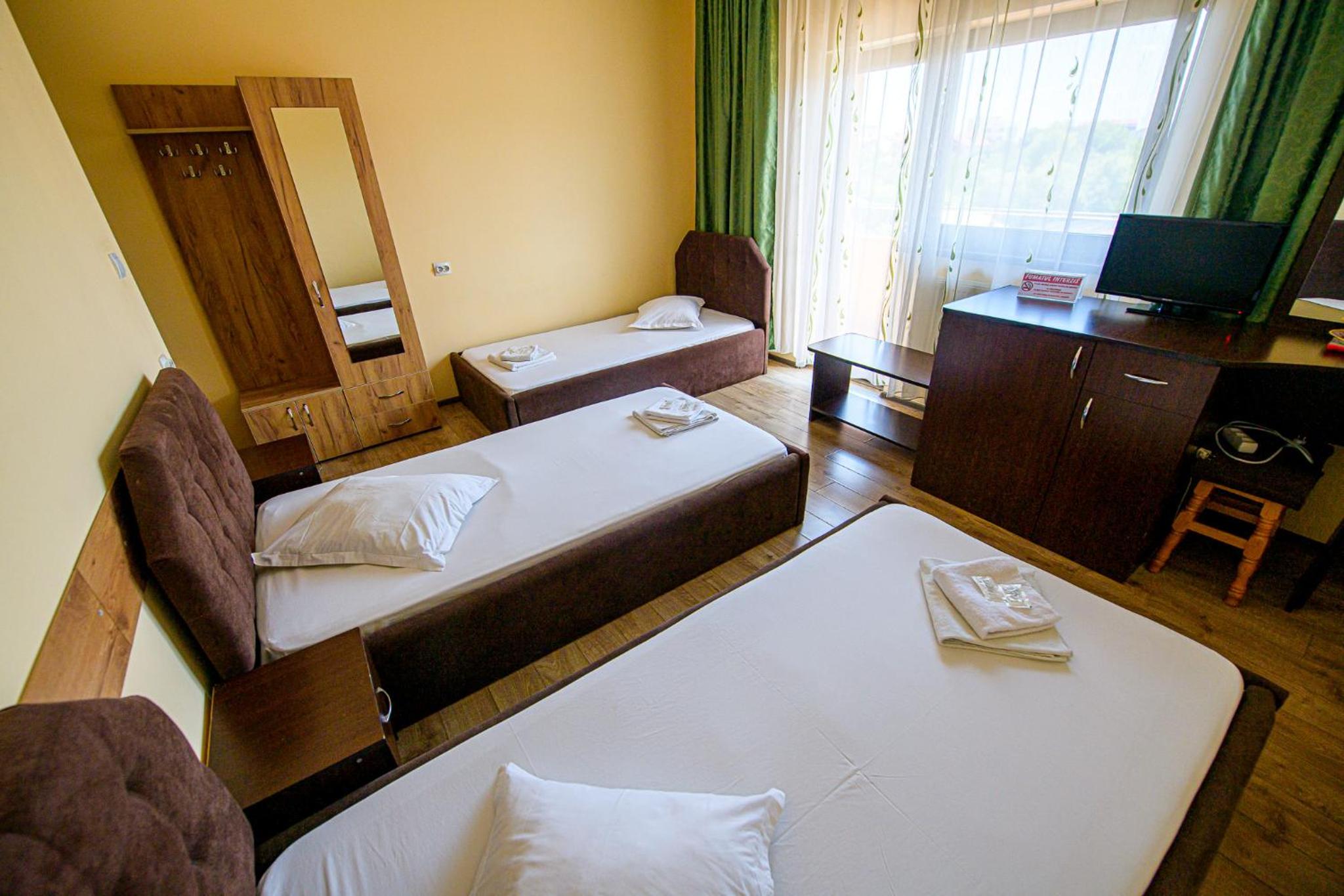 Triple Room - Photo 9