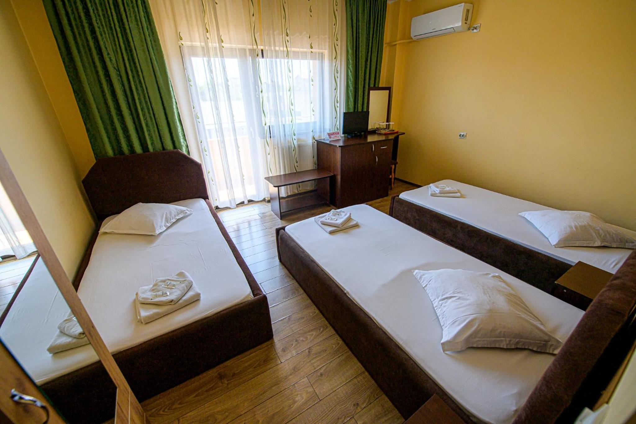 Double or Twin Room - Photo 11