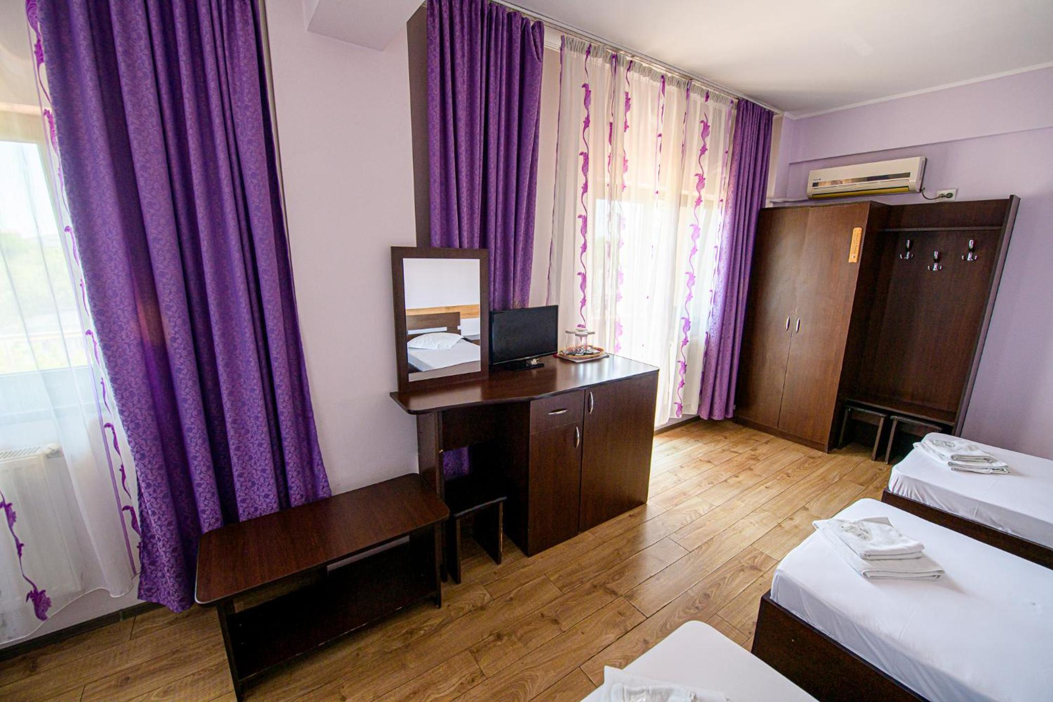 Double or Twin Room - Photo 12