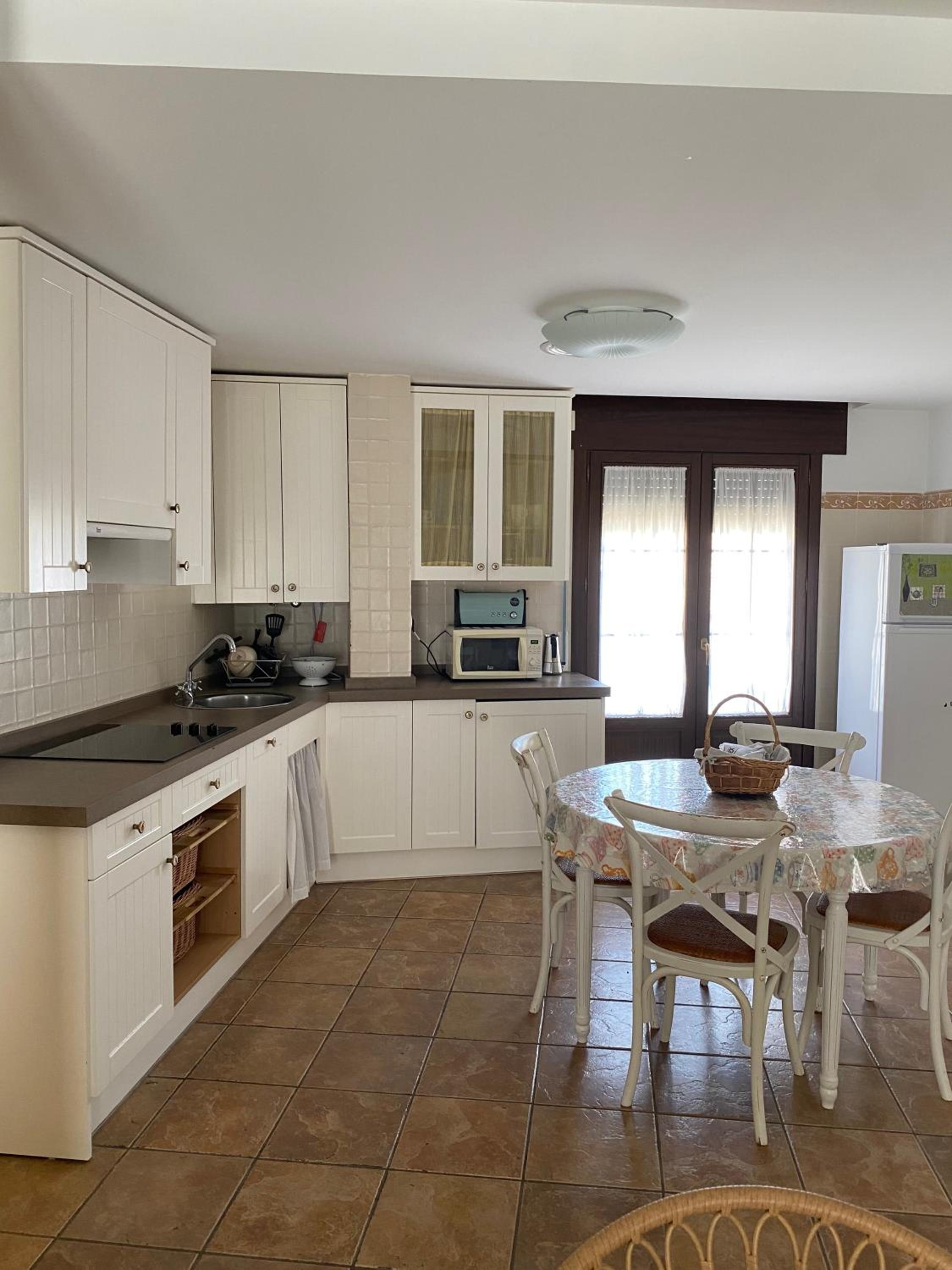 Two-Bedroom Apartment (6 Adults) - Photo 17