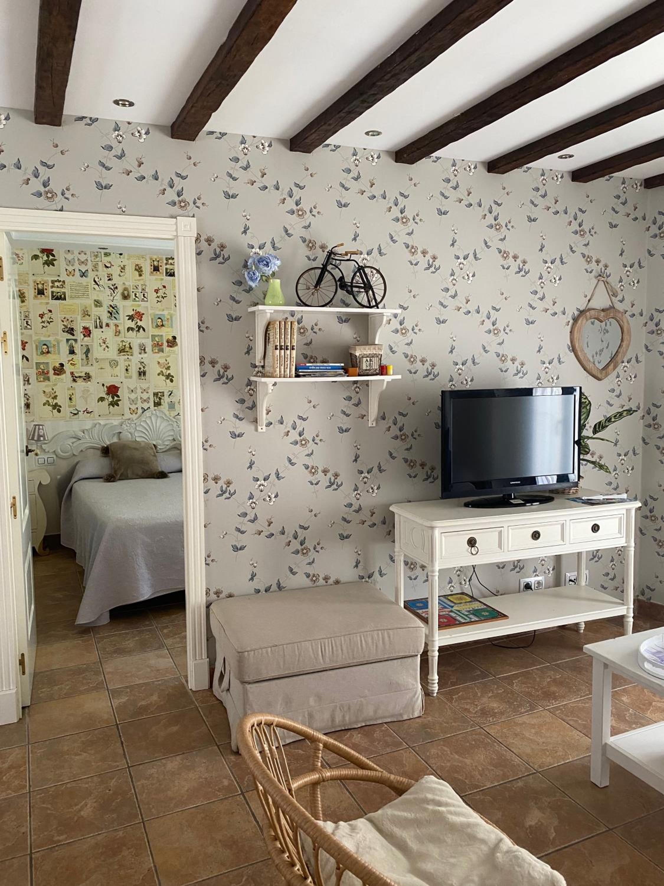 Two-Bedroom Apartment (6 Adults) - Photo 23