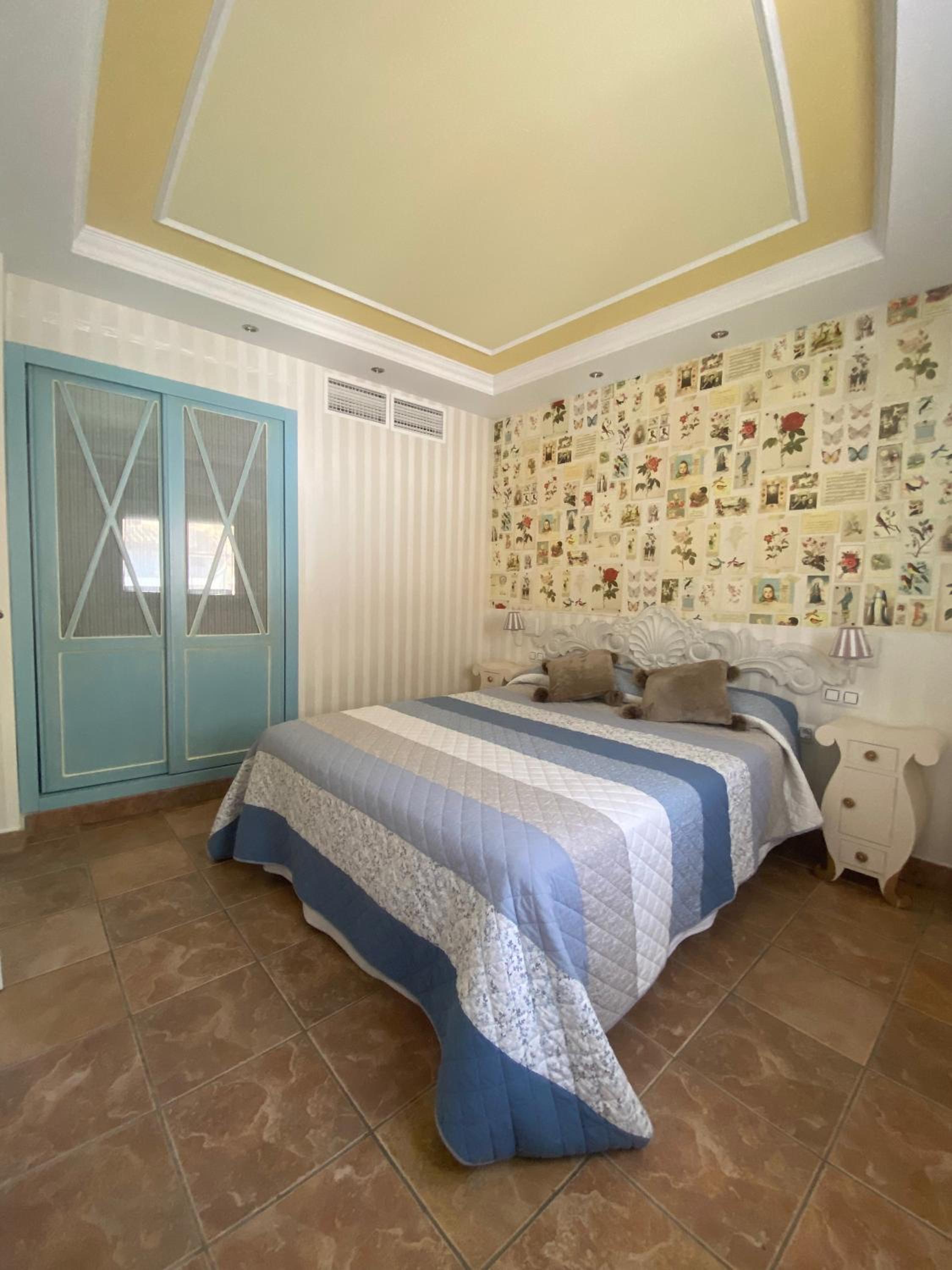 Two-Bedroom Apartment (6 Adults) - Photo 12