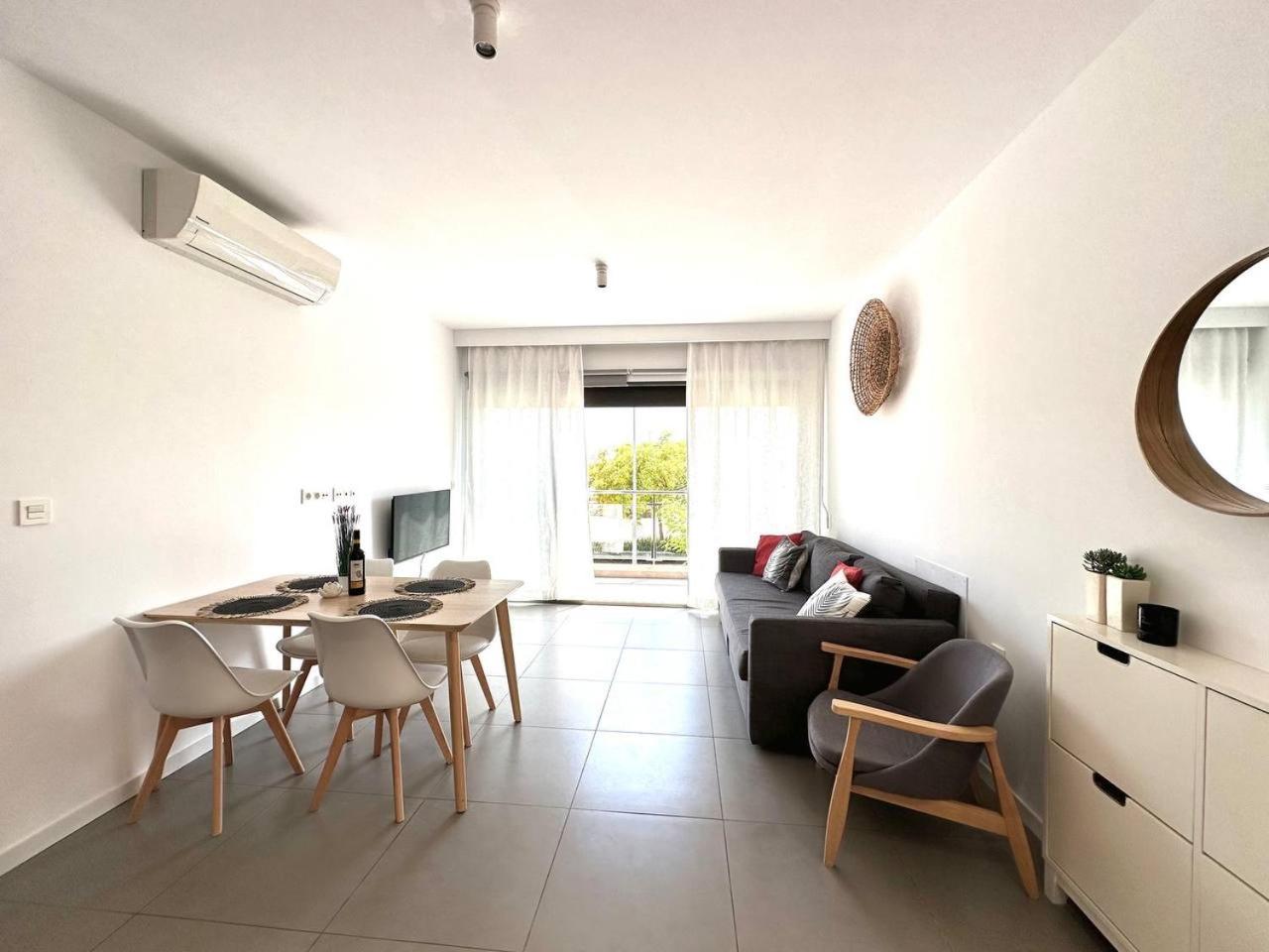 Apartamento de dos habitaciones con balcón y terraza