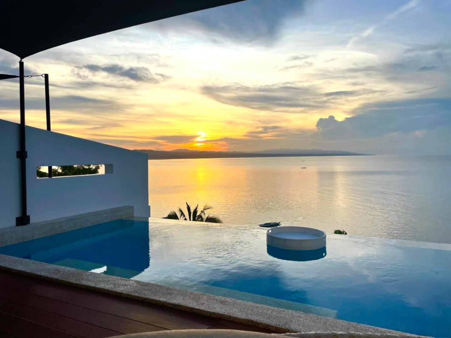 King Suite with Private Pool - Photo 20