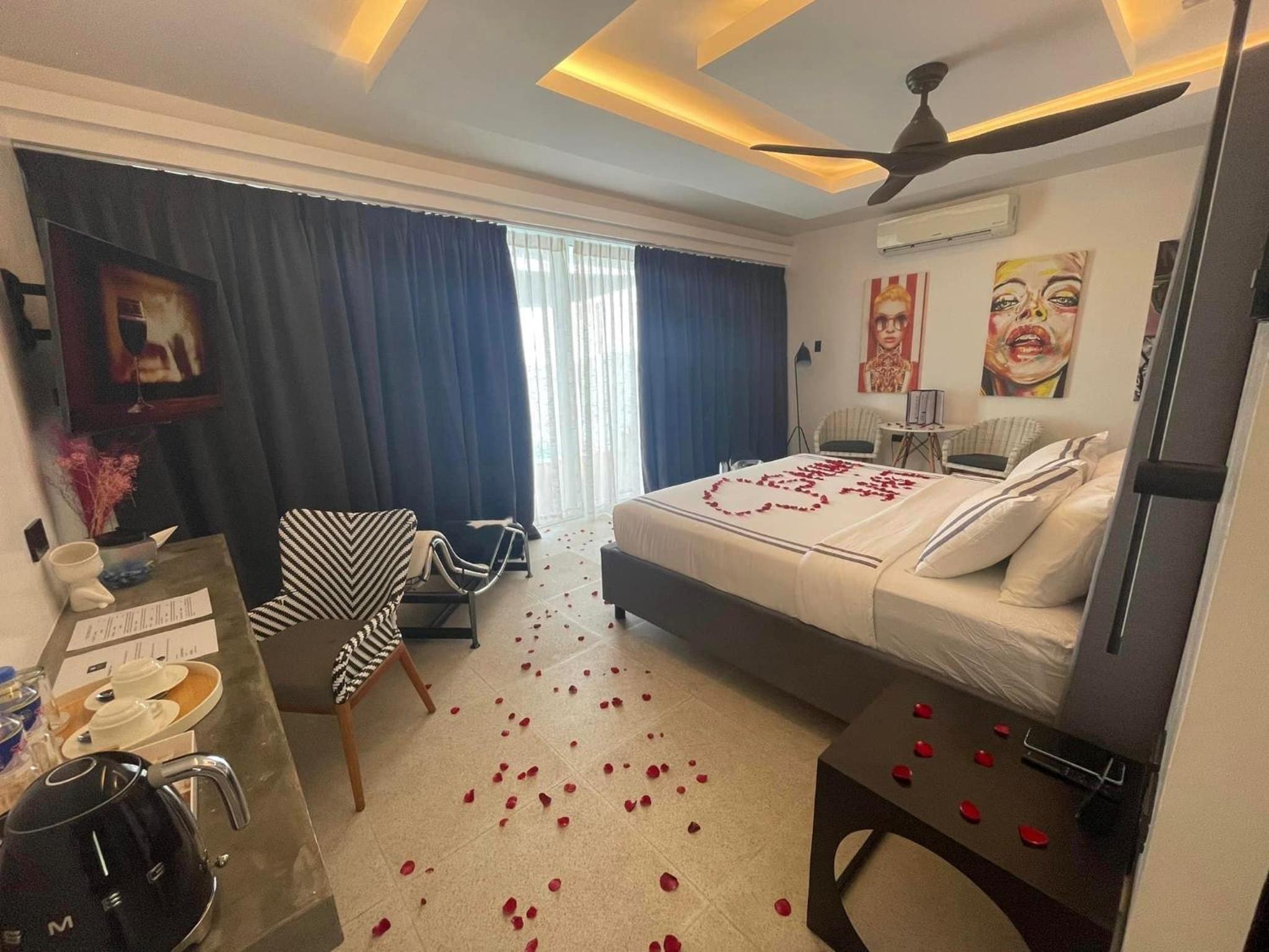 King Suite with Private Pool - Photo 2