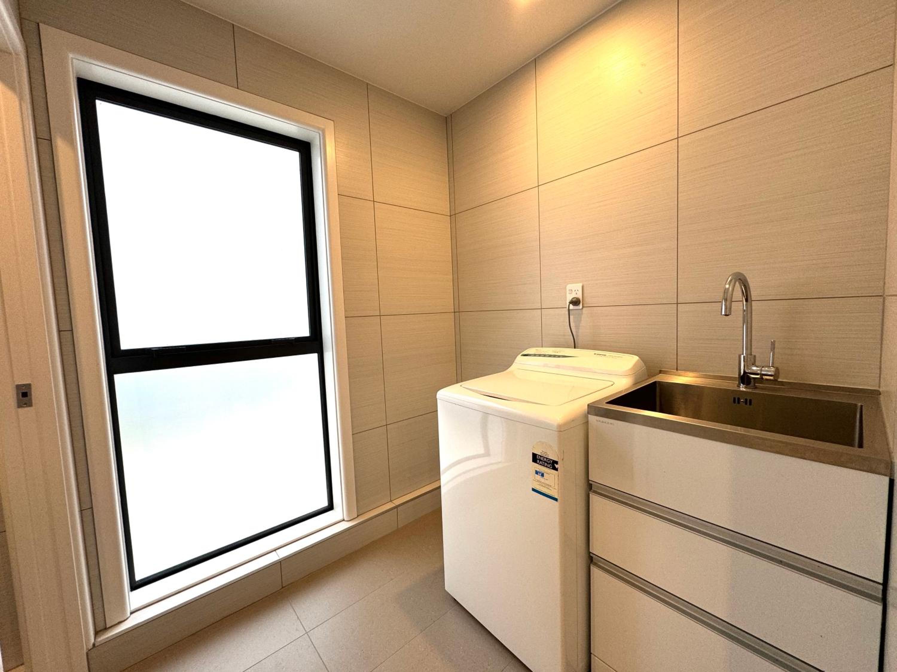 Three-Bedroom Townhouse - Photo 18