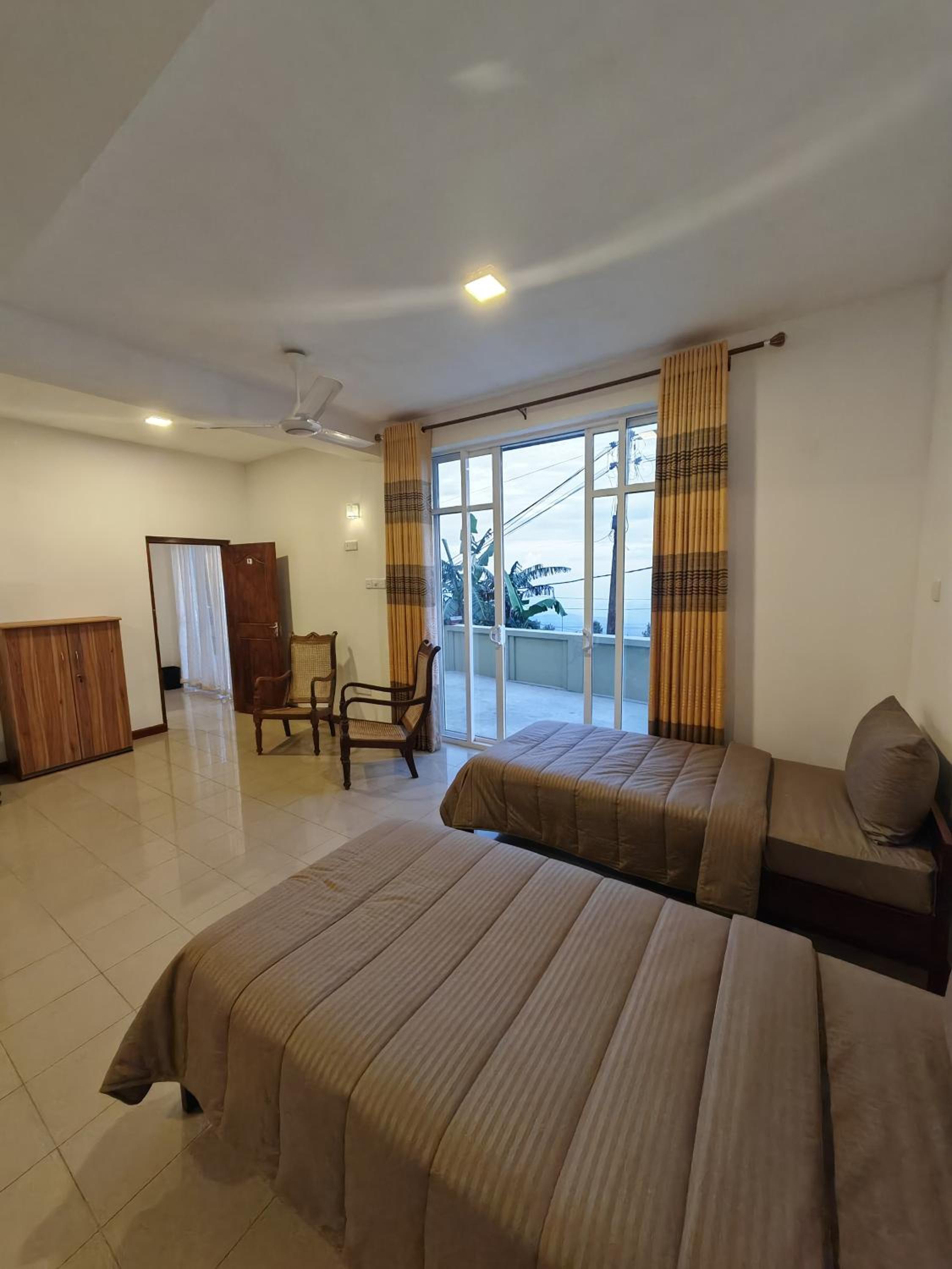 Family Room with Mountain View photo 1
