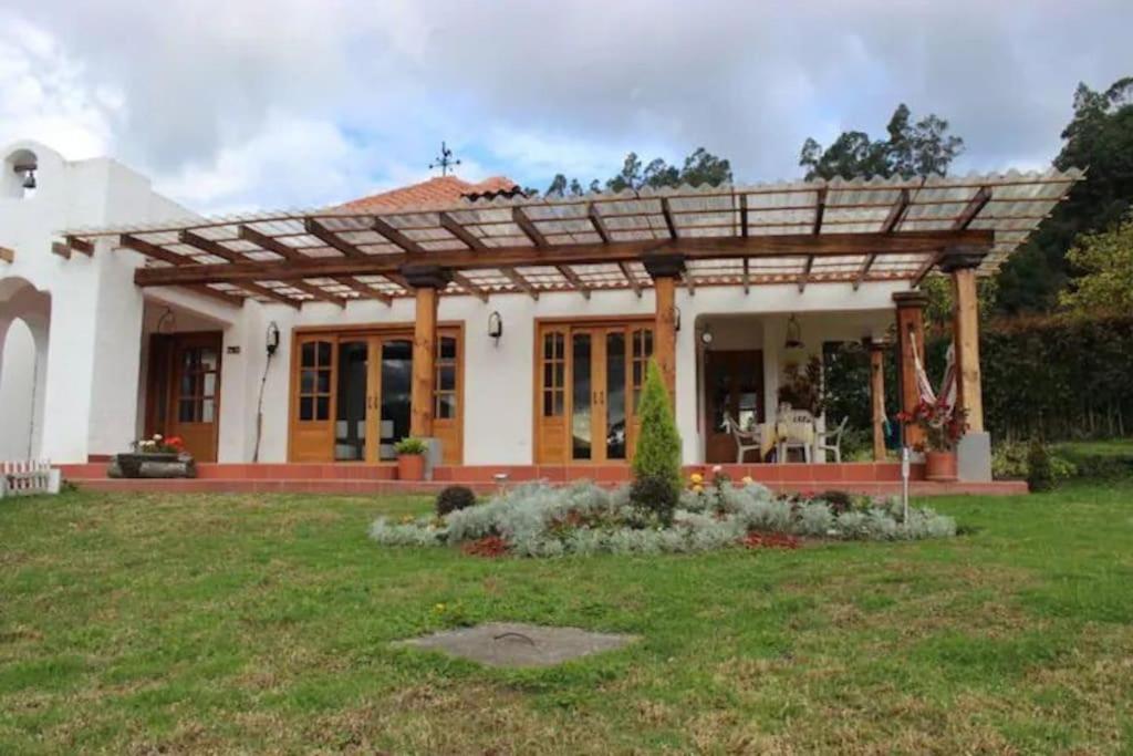 Three-Bedroom House photo 2