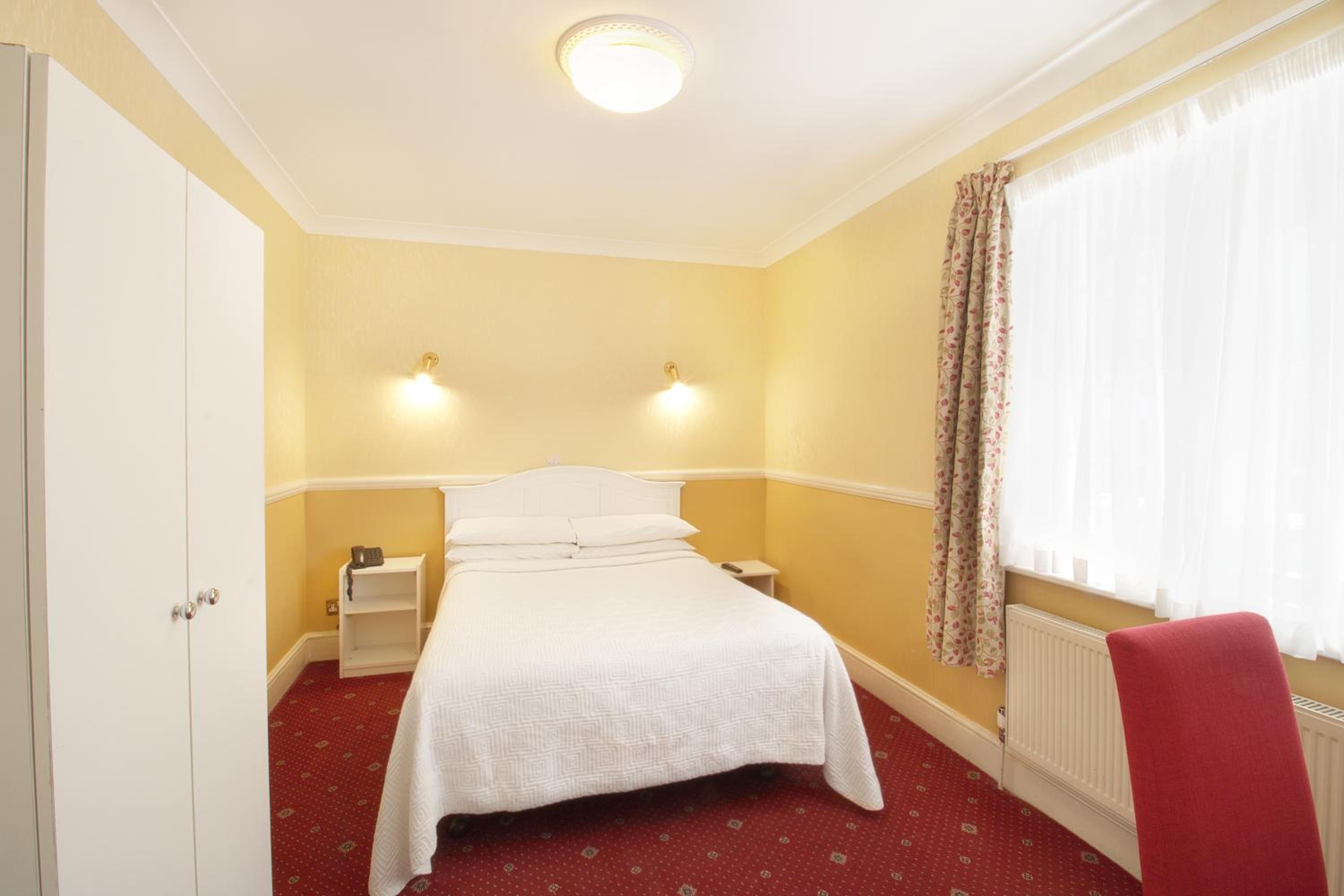 Double or Twin Room photo 3