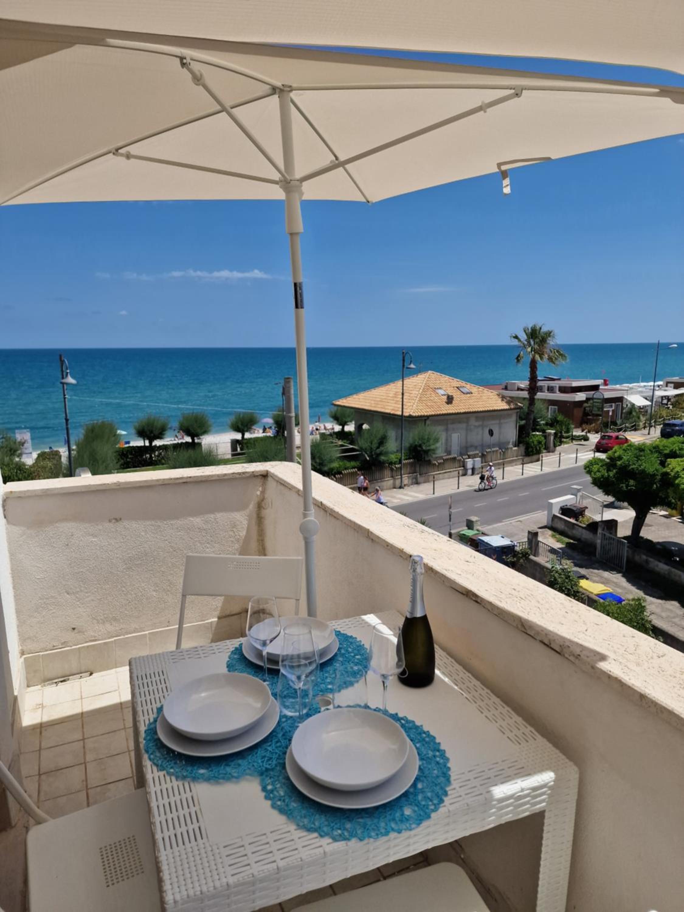 Deluxe One-Bedroom Apartment with Ocean View photo 2