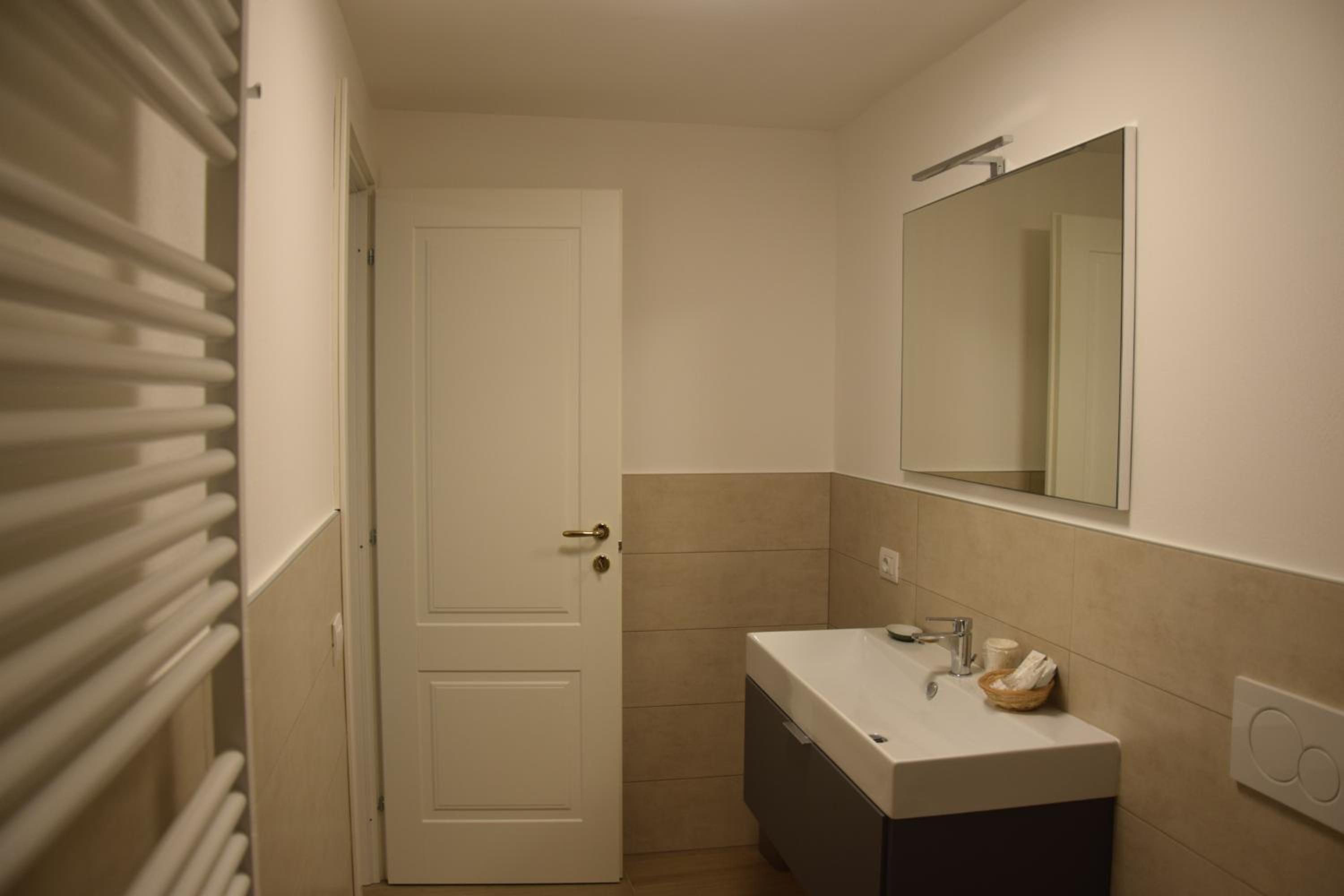 Double Room with Private Bathroom - Photo 3