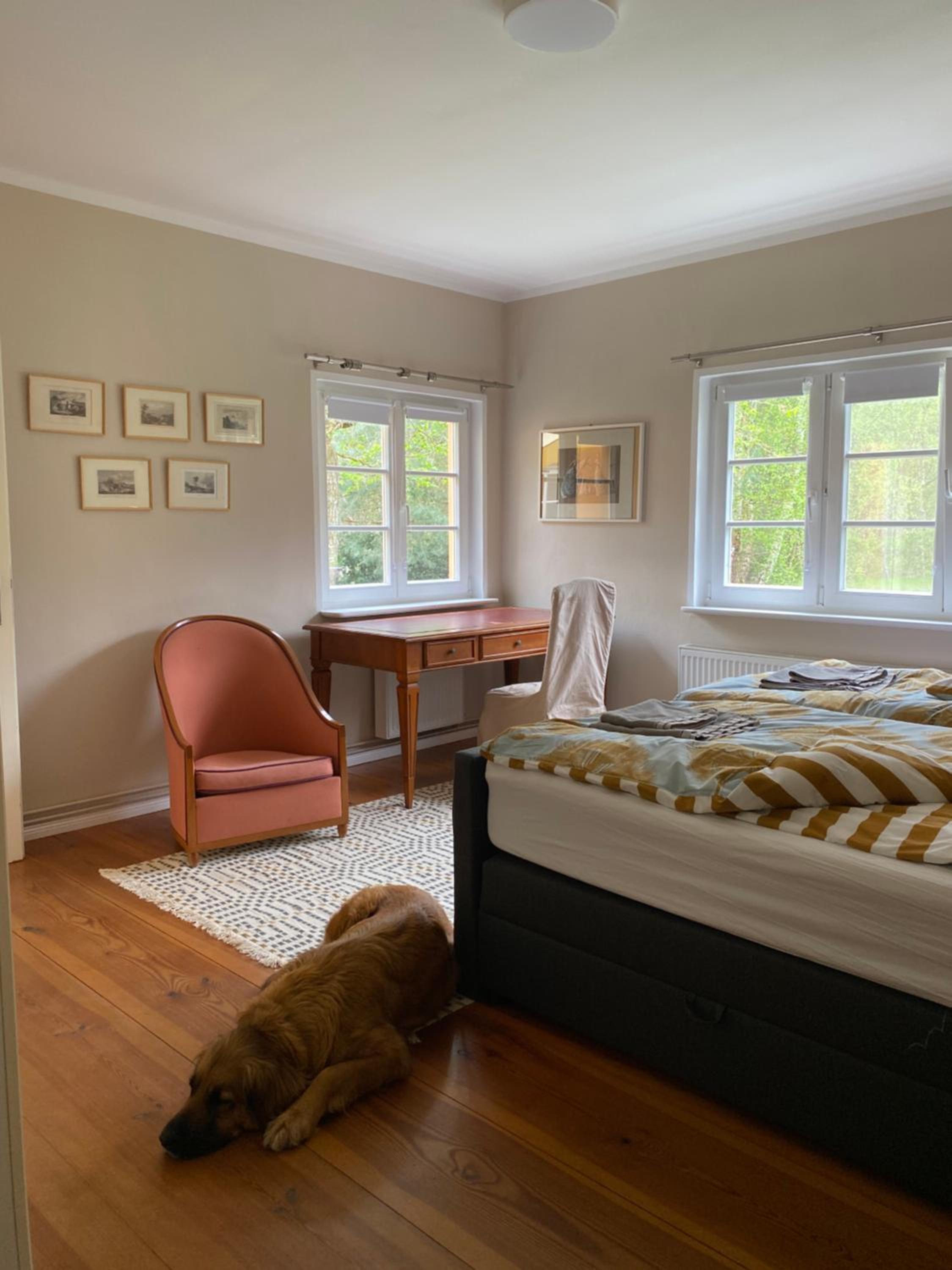 Six-Bedroom House photo 2
