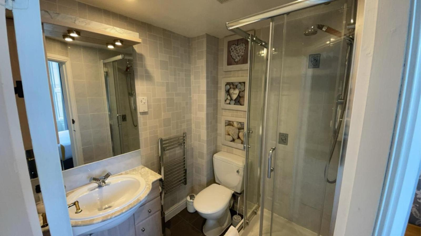 Three-Bedroom Apartment - Photo 12