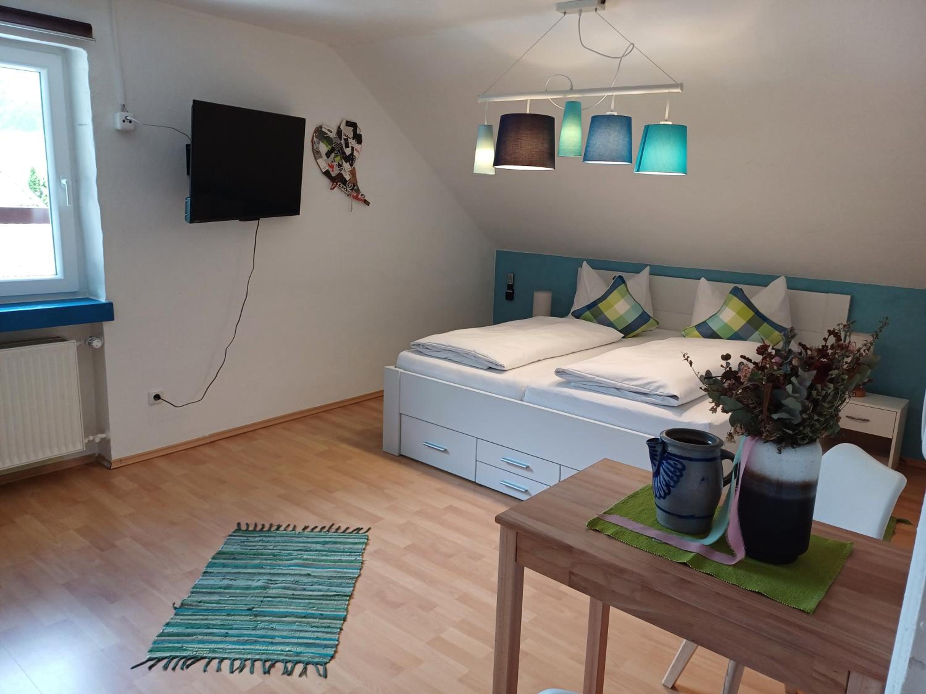 Double Room with Shared Bathroom photo 3