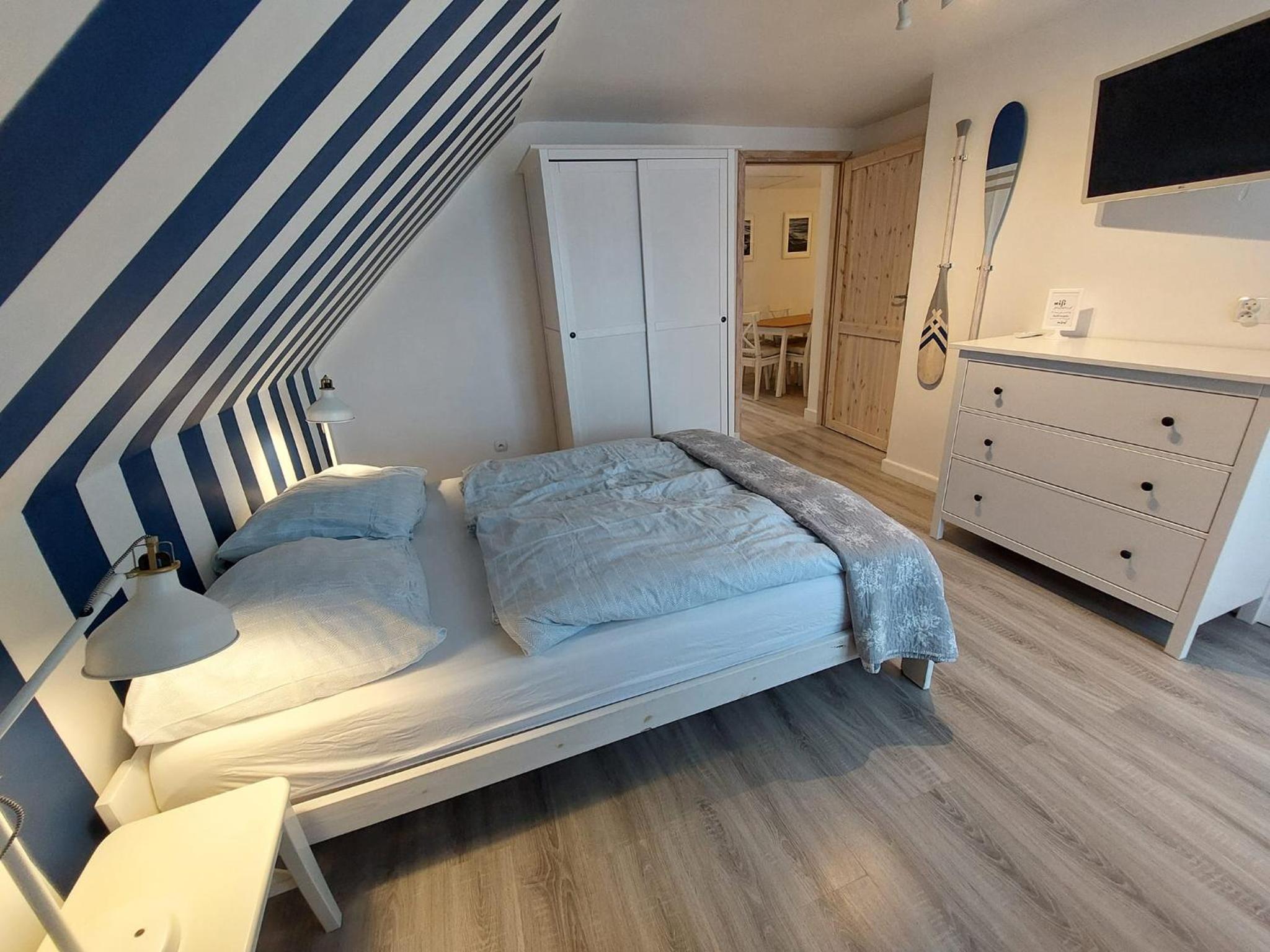 Three-Bedroom Apartment with Balcony photo 2