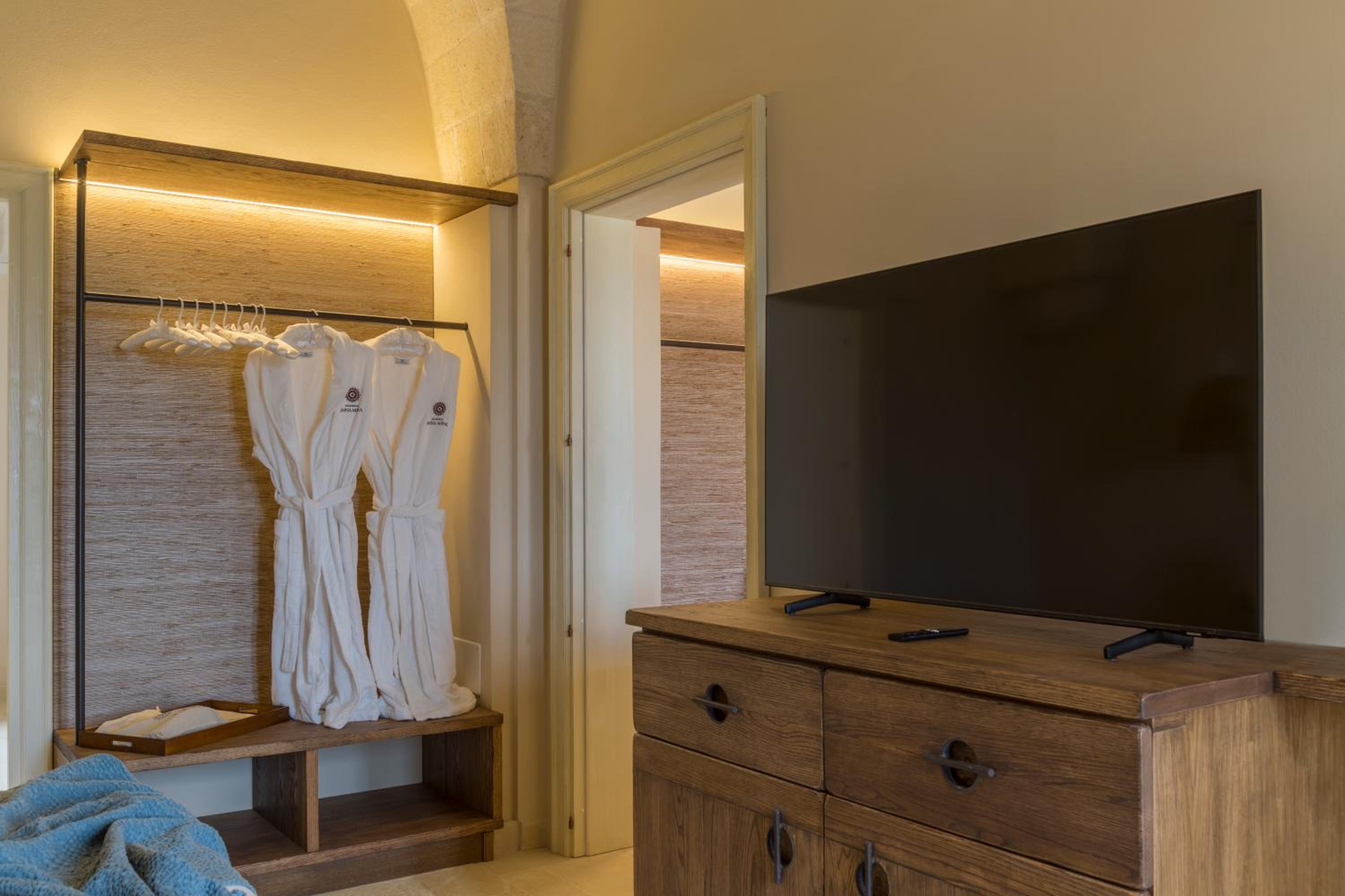 Two-Bedroom Suite - Photo 4