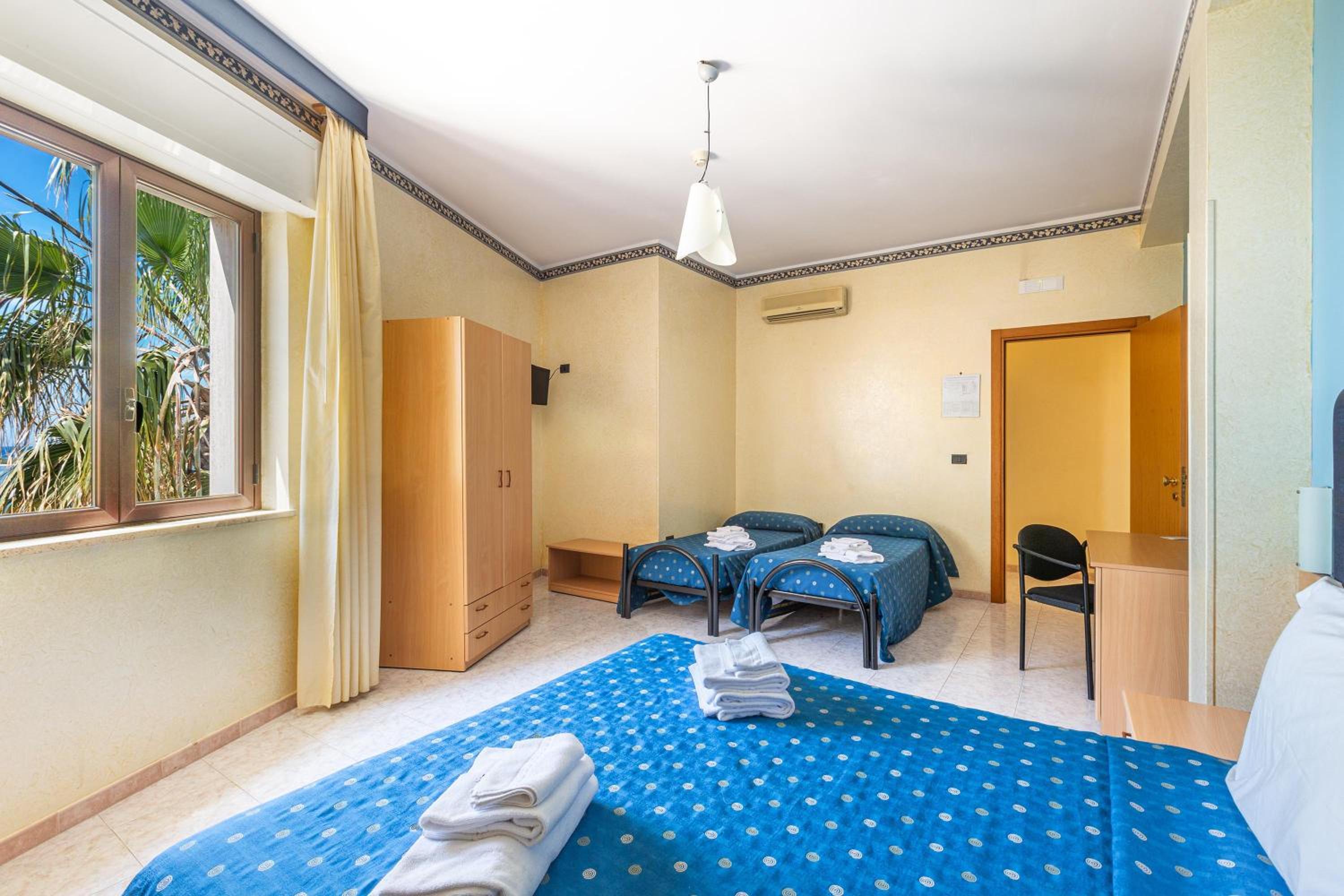 Triple Room with Sea View