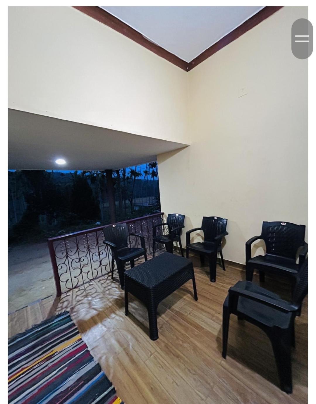 One-Bedroom House photo 3