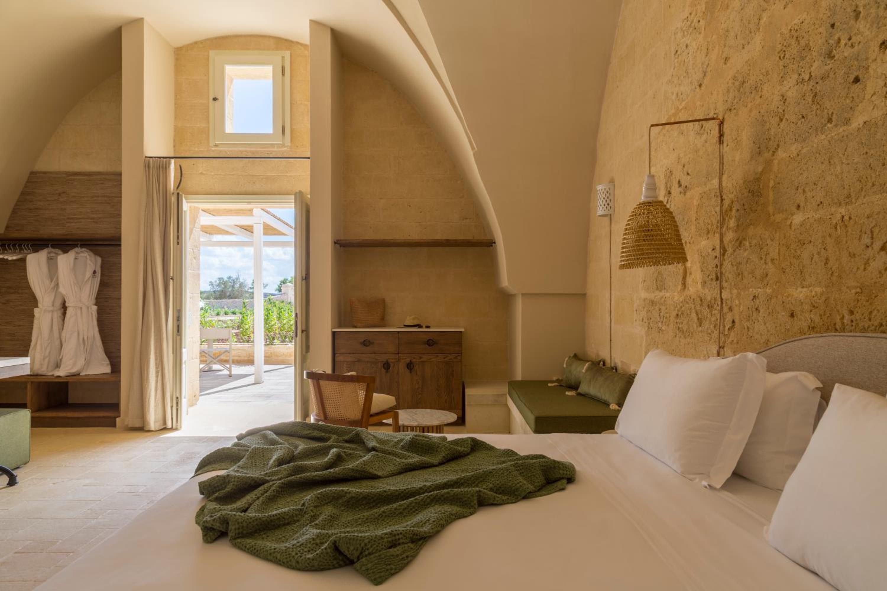 Deluxe Double Room with Balcony - Photo 3
