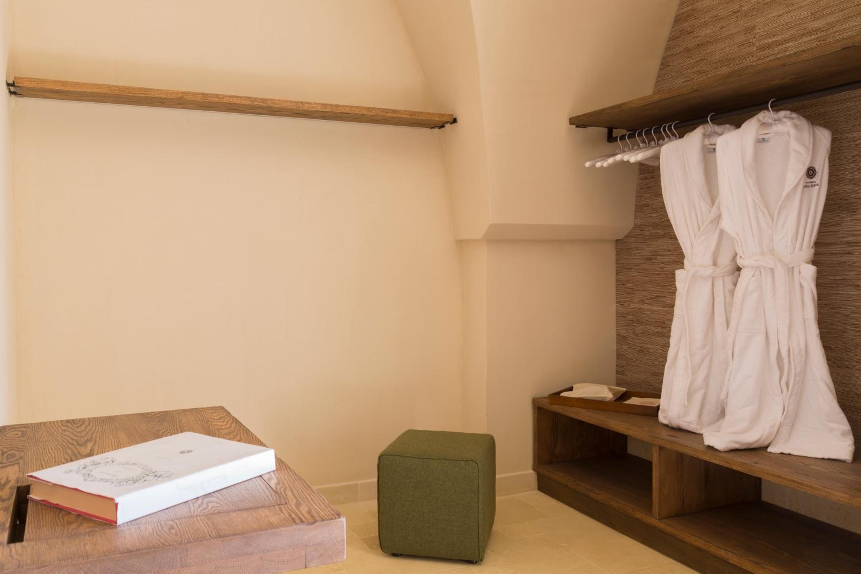 Deluxe Double Room with Balcony - Photo 1