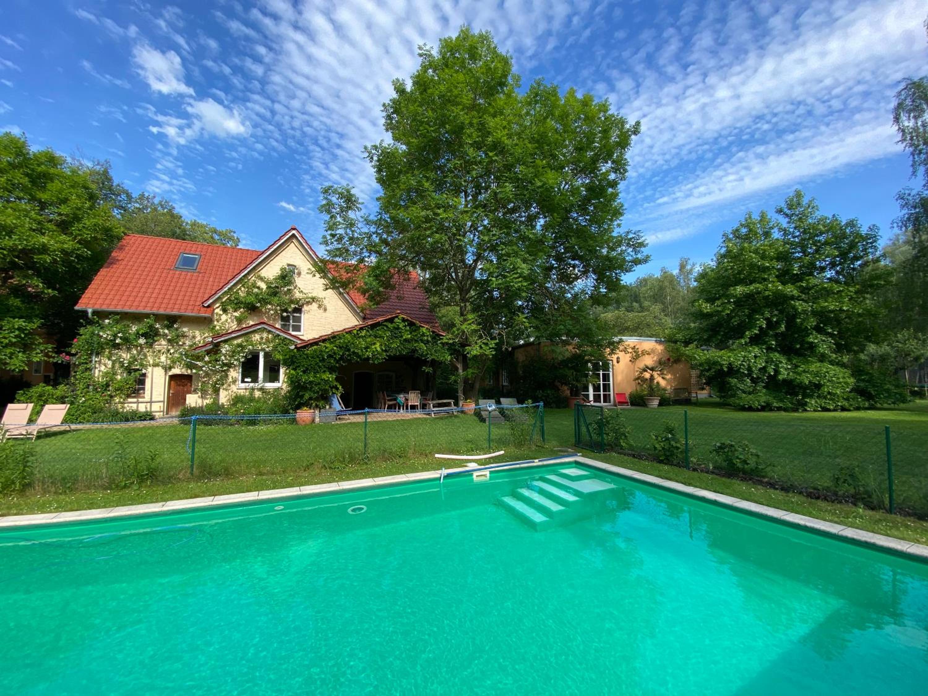 Six-Bedroom House photo 2