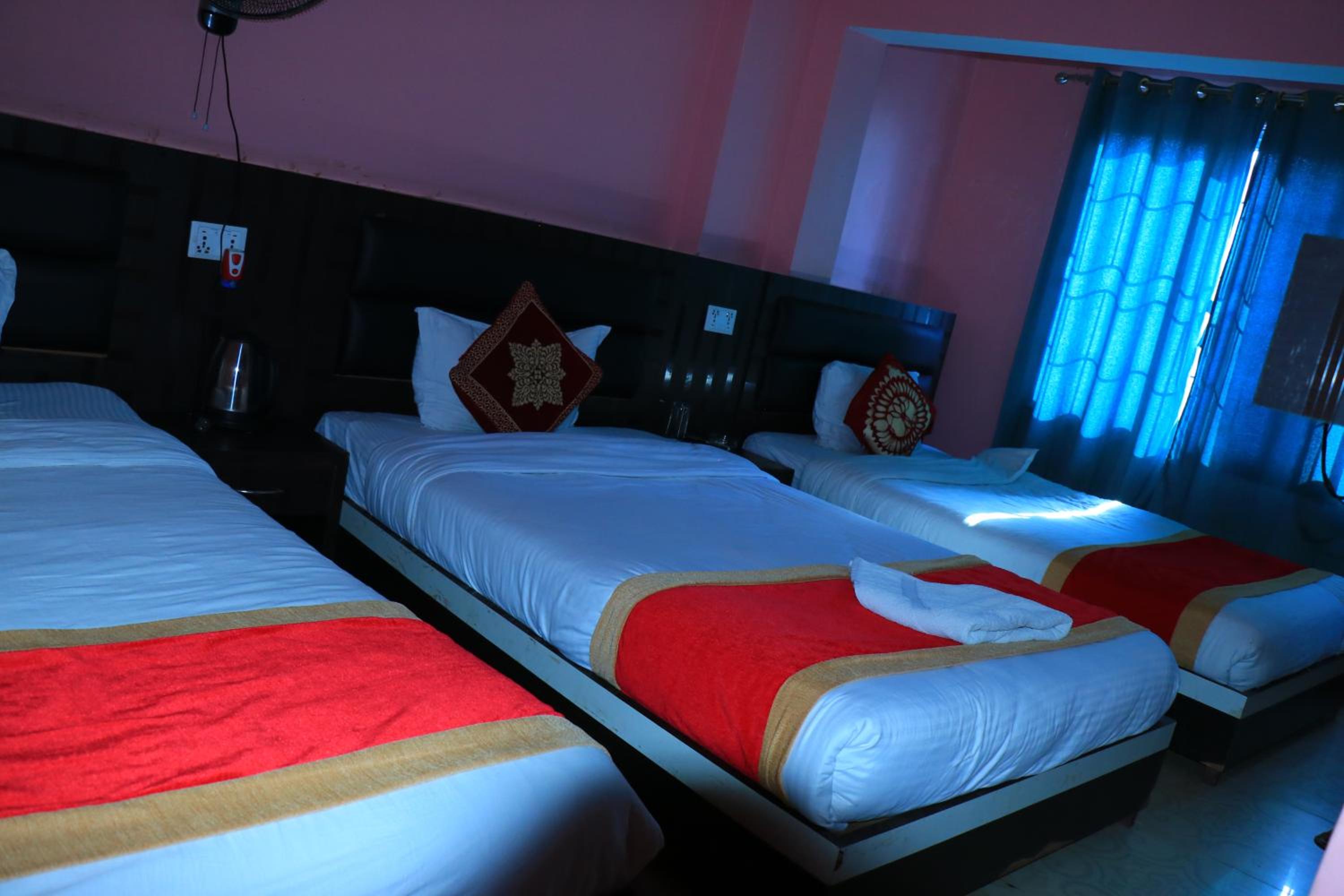 Basic Triple Room With Shared Bathroom
