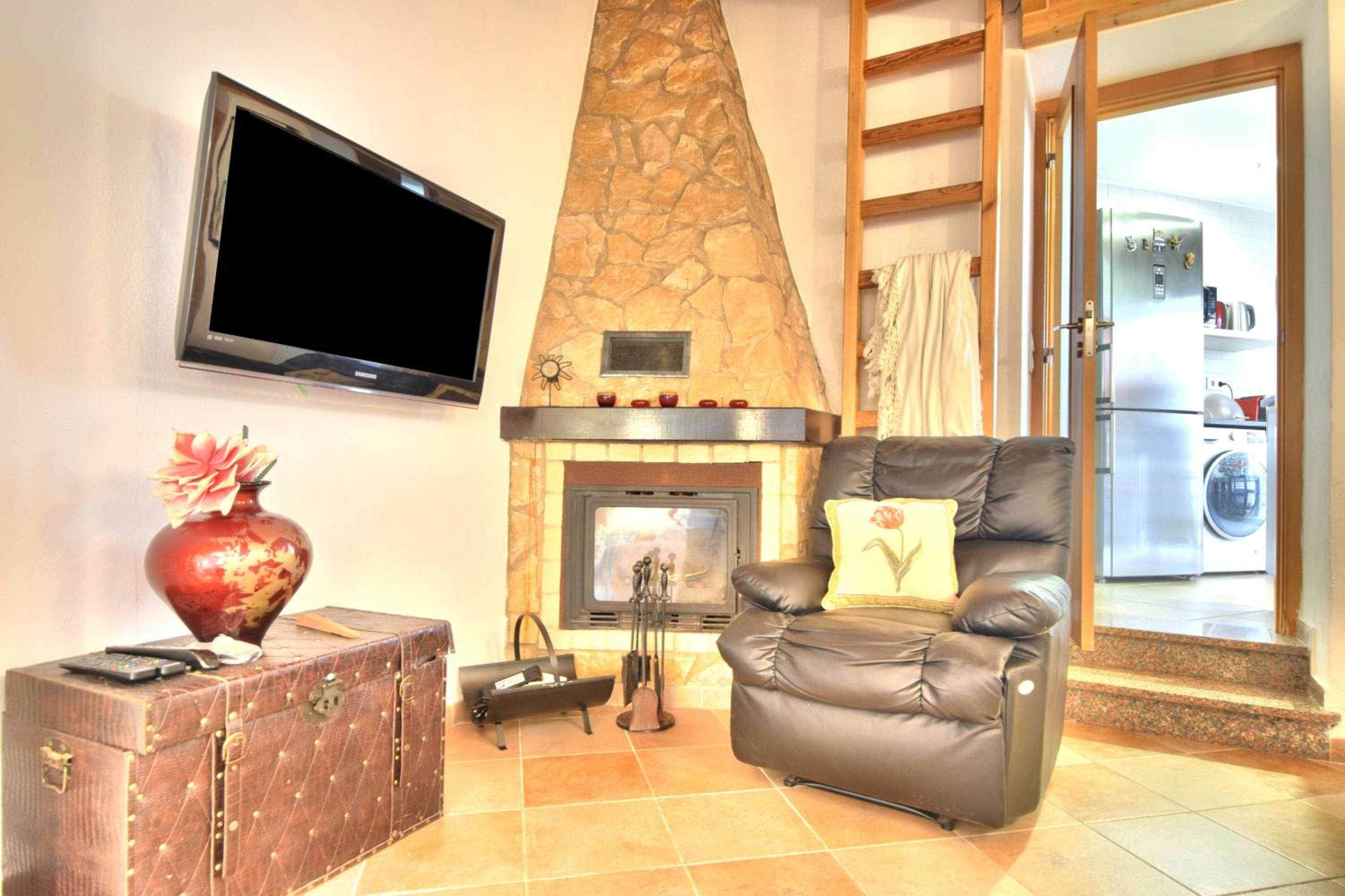 Three-Bedroom House photo 2