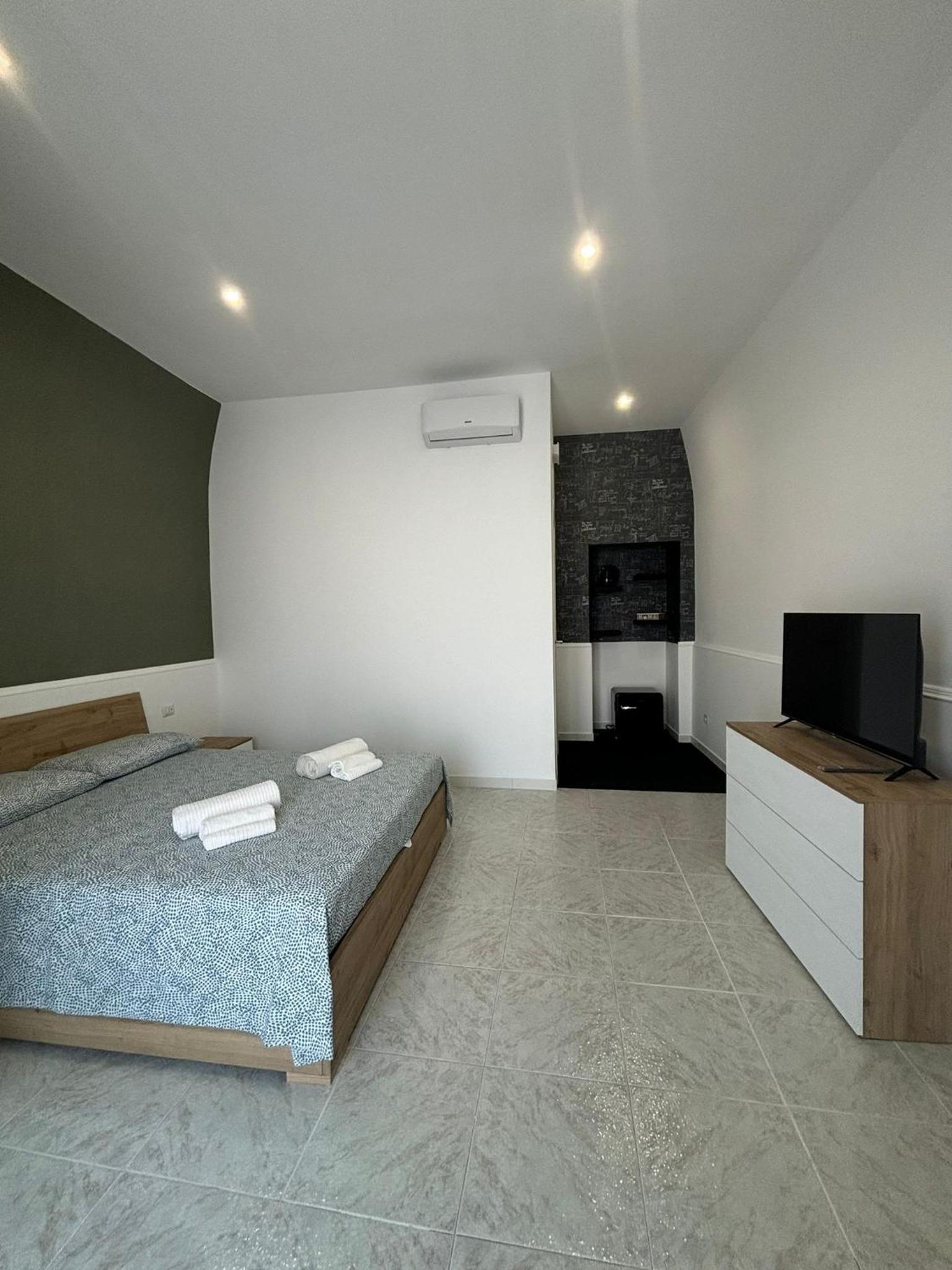 One-Bedroom House photo 1