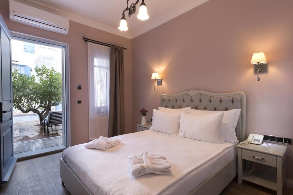 Double Room with Pool View photo 1