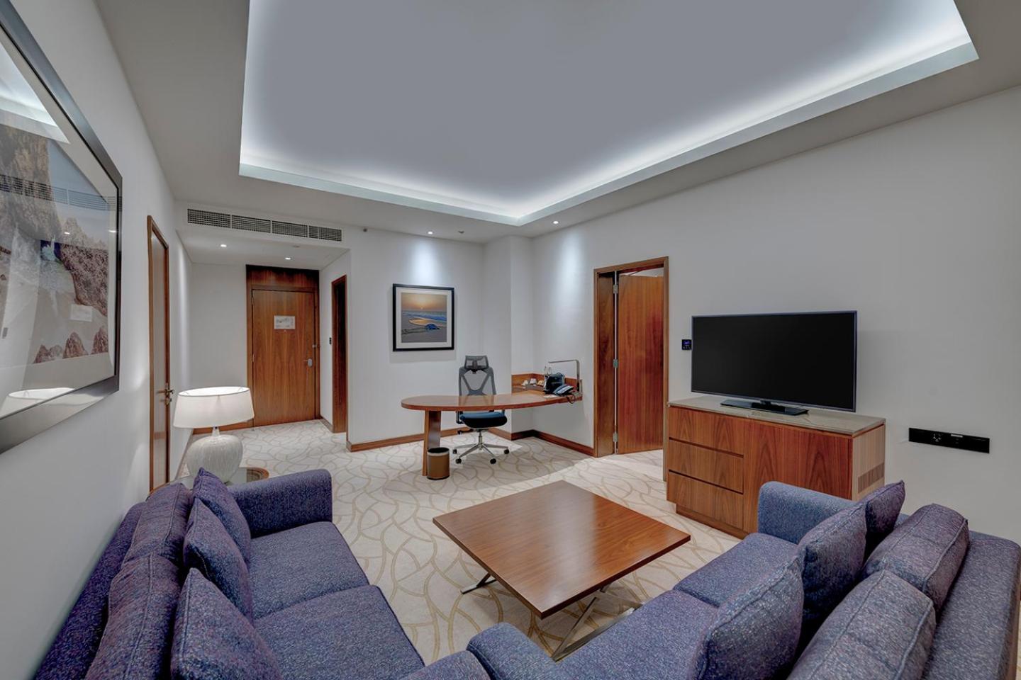 Junior King Suite with Garden View and Lounge Access - Photo 2