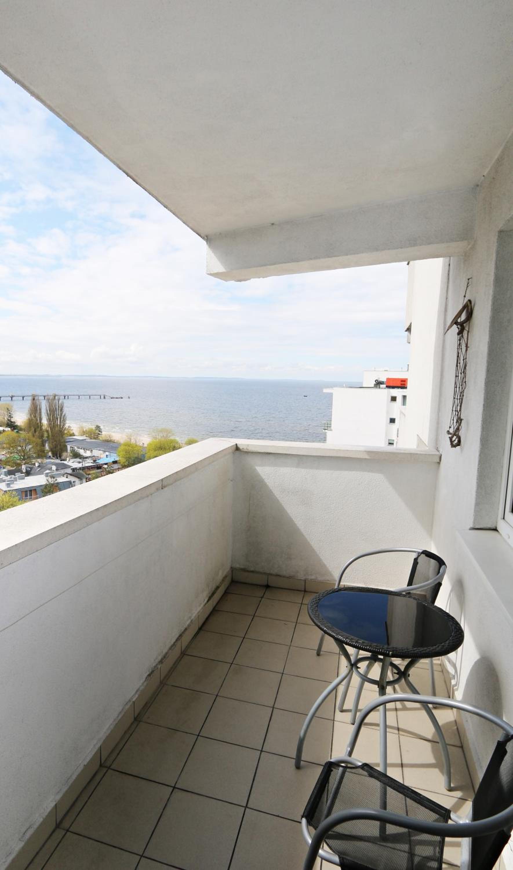 One-Bedroom Apartment with Side Sea View photo 3