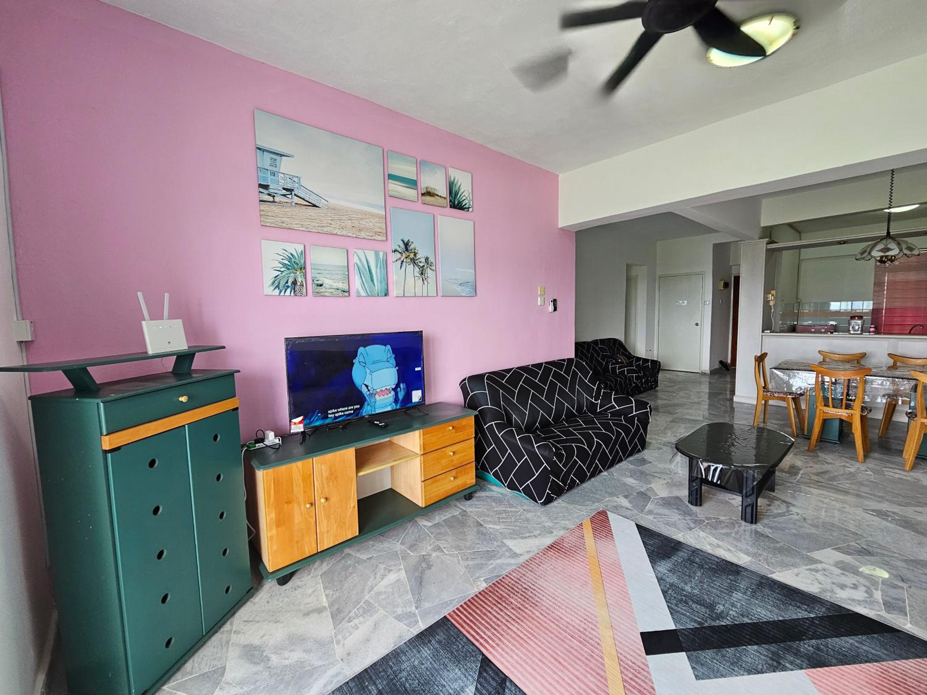 Two-Bedroom Apartment with Balcony and Sea View photo 2