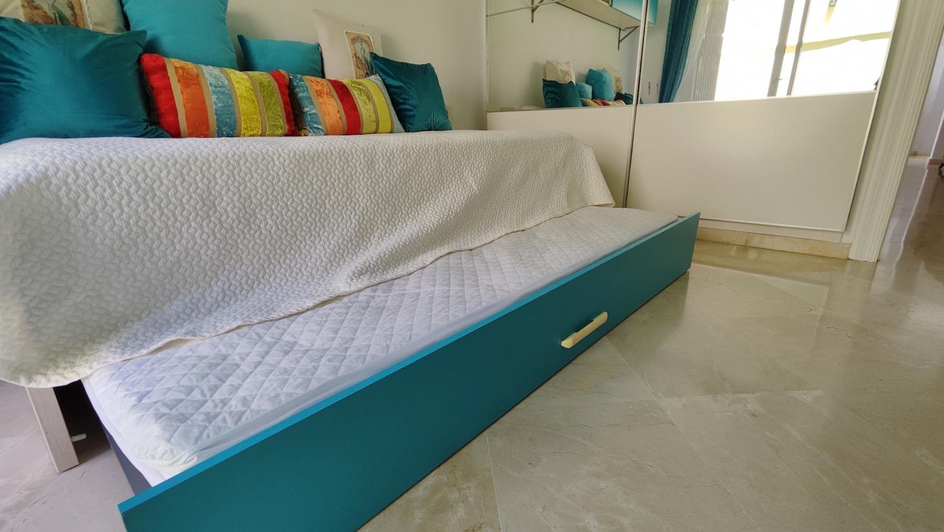 Apartamento de Dos Dormitorios con Vista a la Piscina