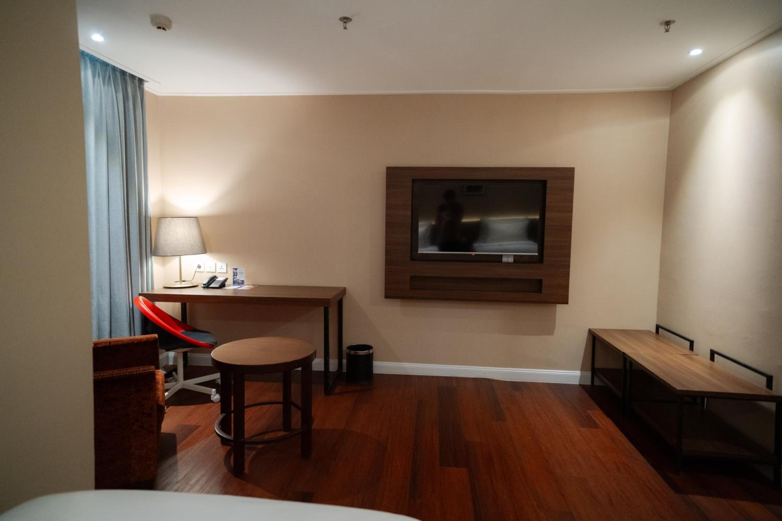 Family Room - Photo 3