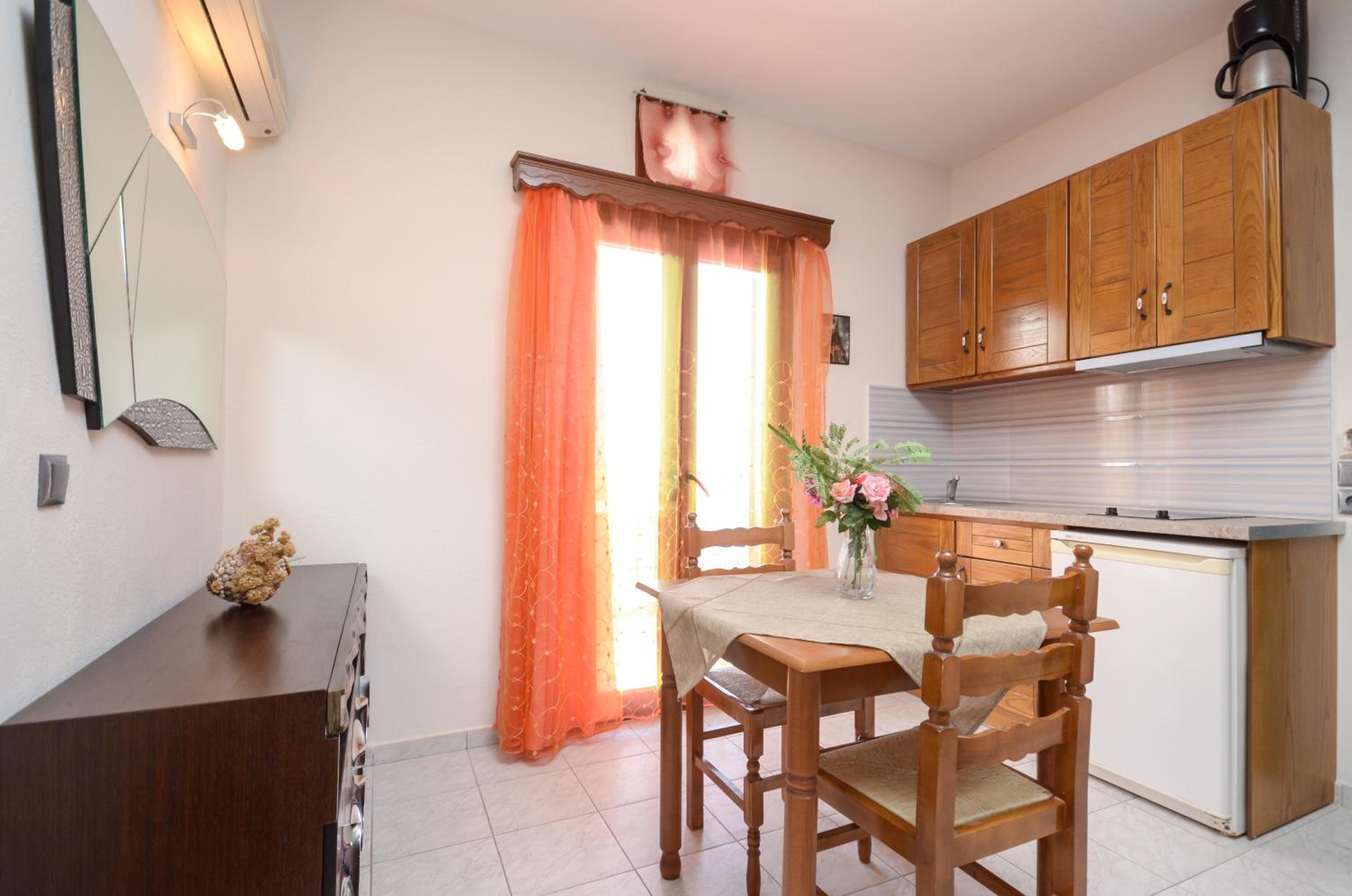 Studio (2 Adults) - Photo 3