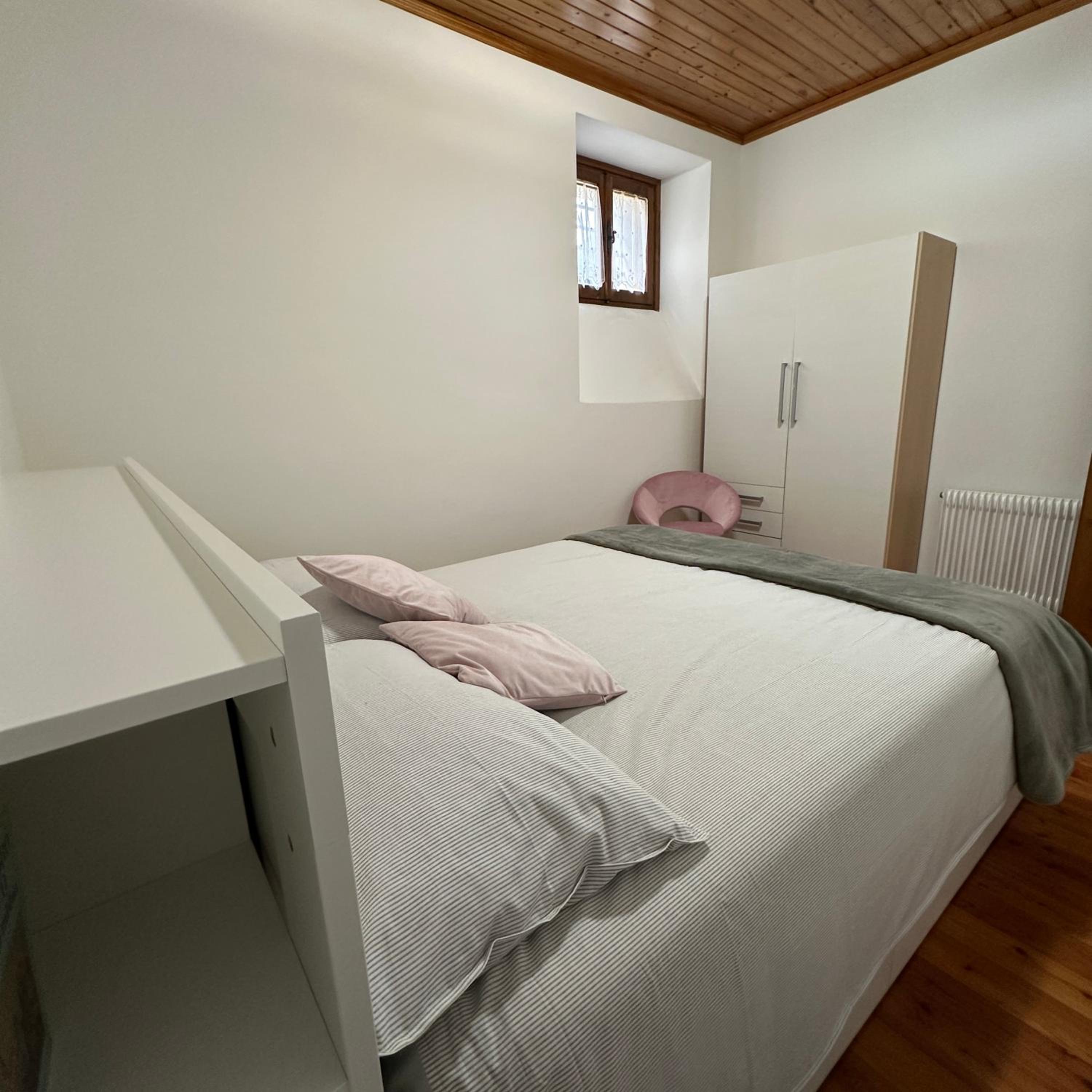 Three-Bedroom Apartment photo 2